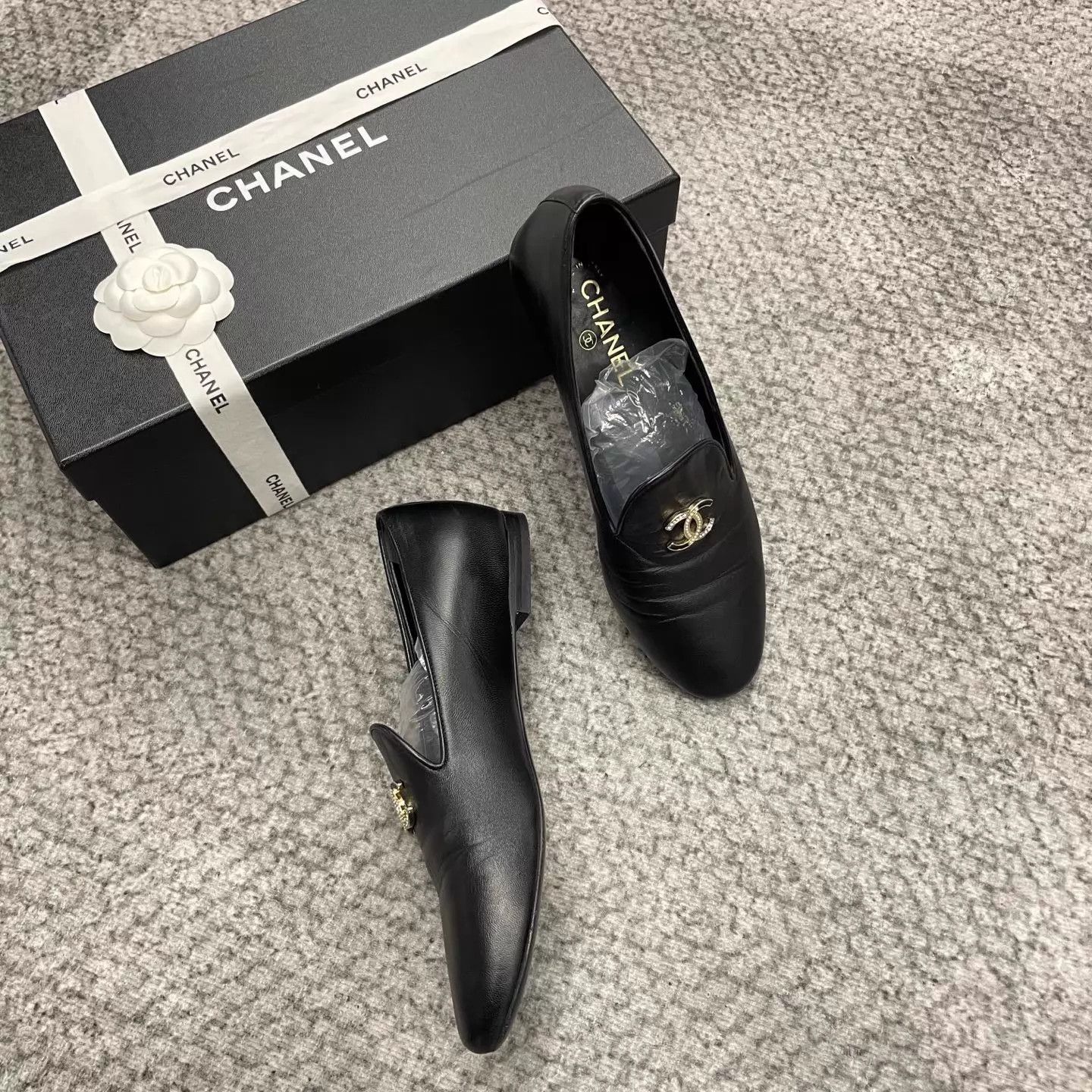 Chanel Chanel Black Leather Loafer 40c Gold Logo Size US 9.5 / IT 39.5 - 4 Thumbnail