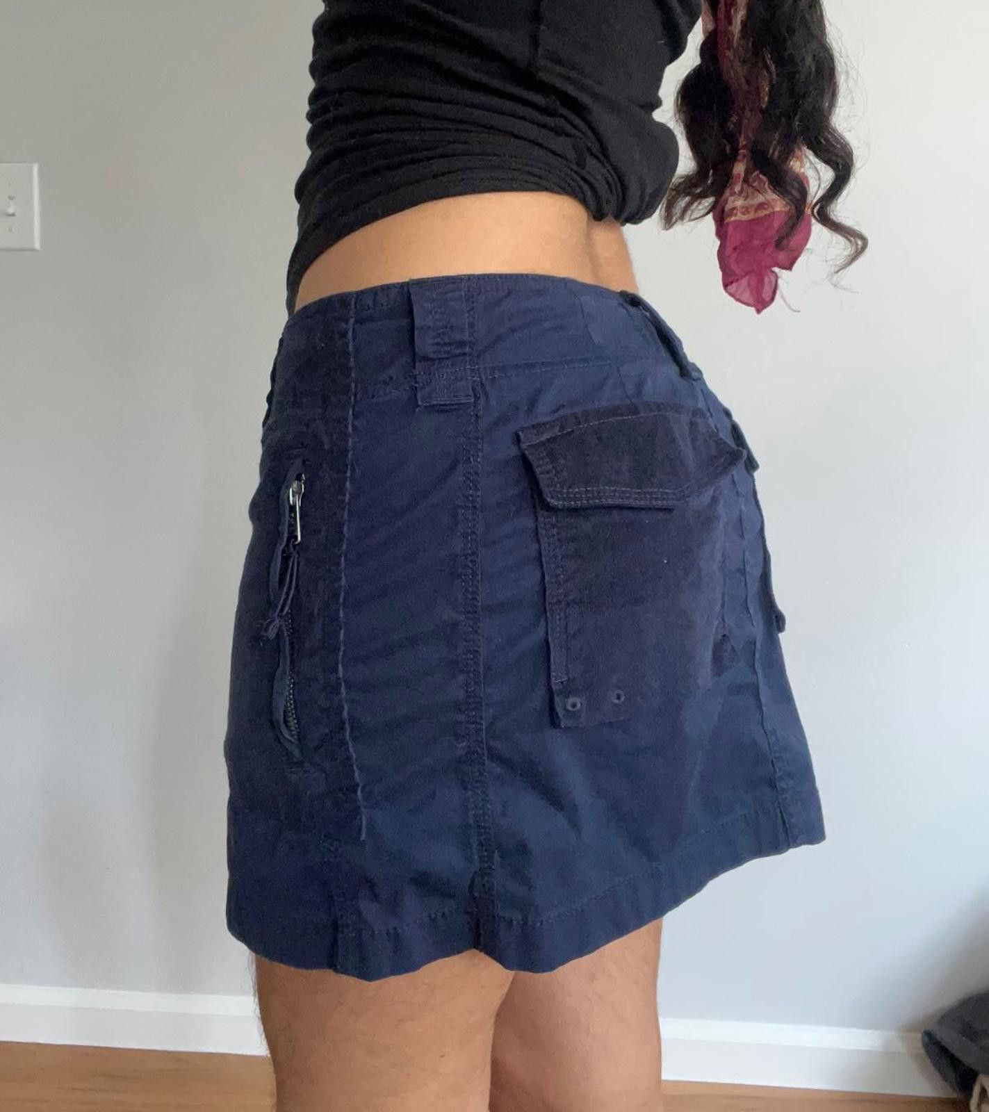 Abercrombie & Fitch Women’s navy blue Abercrombie and fitch mini skirt Size 28" / US 6 / IT 42 - 3 Thumbnail