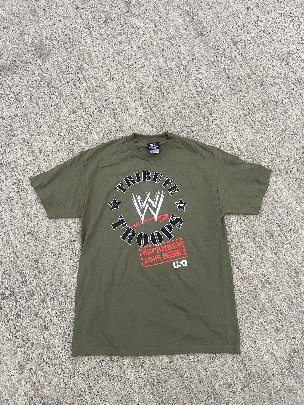 WWE Vintage WWE tribute to the troops 2005 t shirt Size US L / EU 52-54 / 3 - 1 Thumbnail