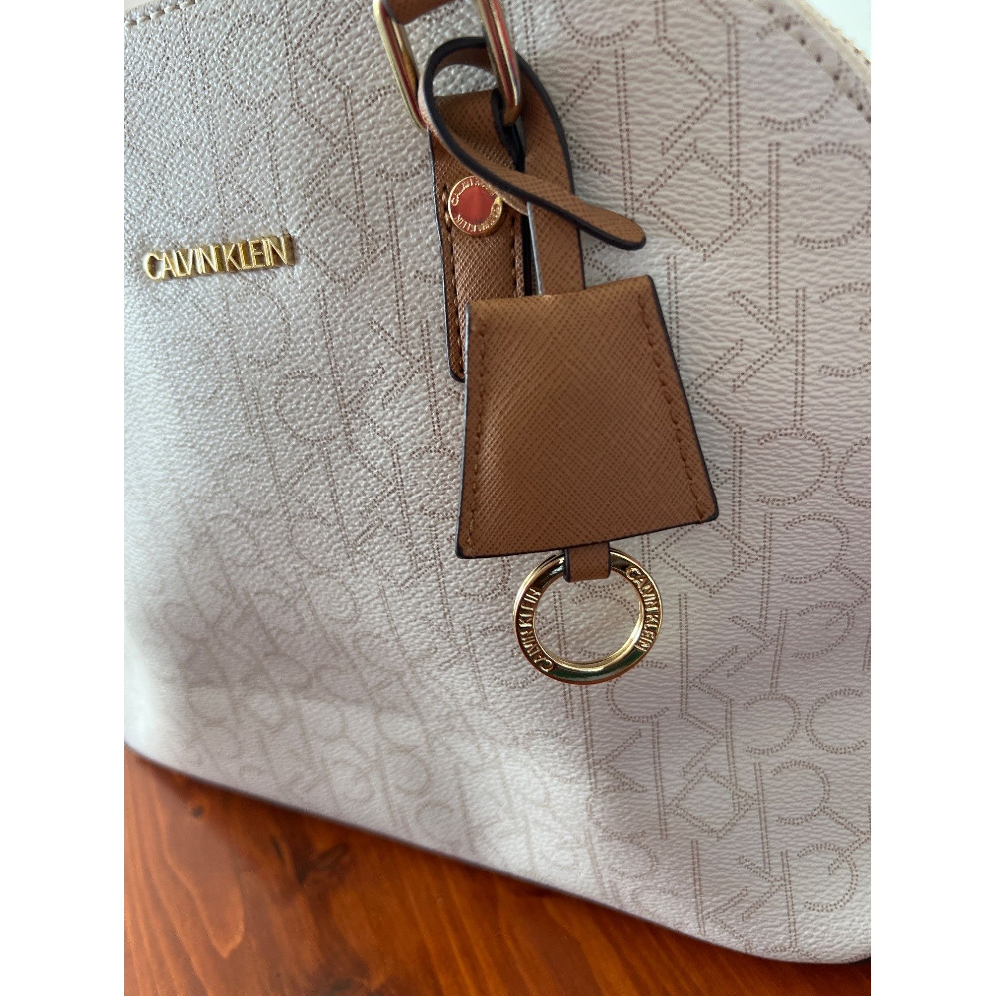 Calvin Klein Calvin Klein Signature Logo Round Satchel Handbag Purse Bag Size ONE SIZE - 3 Thumbnail