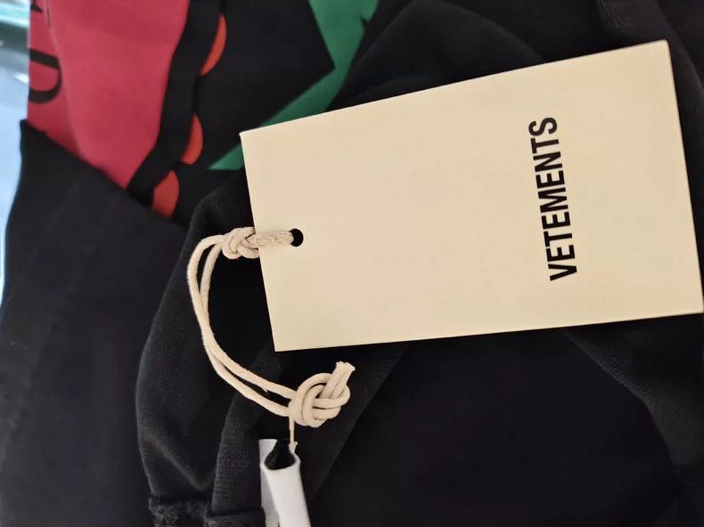 Vetements Vetements Embroidered Logo Hoodie Size US M / EU 48-50 / 2 - 9 Thumbnail
