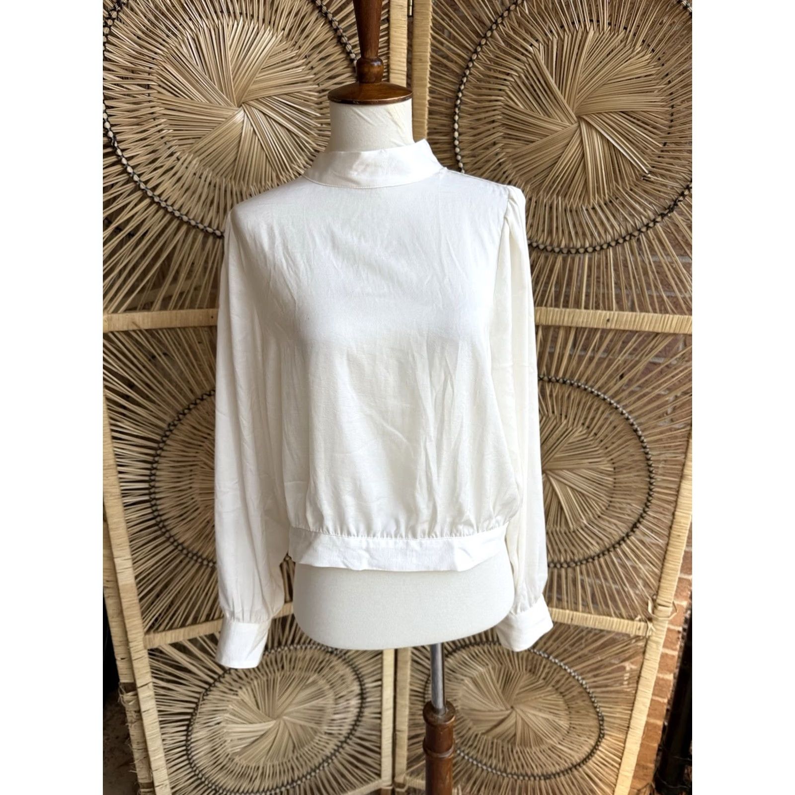 Banana Republic Banana Republic Backless Tie Top Blouse White M Women Shirt Tie Closure Vintage? Size M / US 6-8 / IT 42-44 - 3 Thumbnail