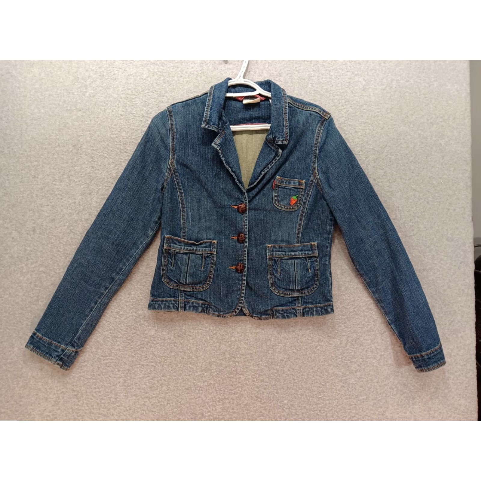 Levi's Levi's Denim Jacket Women Cropped Blue Embroidered Strawberry Elbow Patches M Size Jean Size 32" / US 10 / IT 46 - 2 Thumbnail