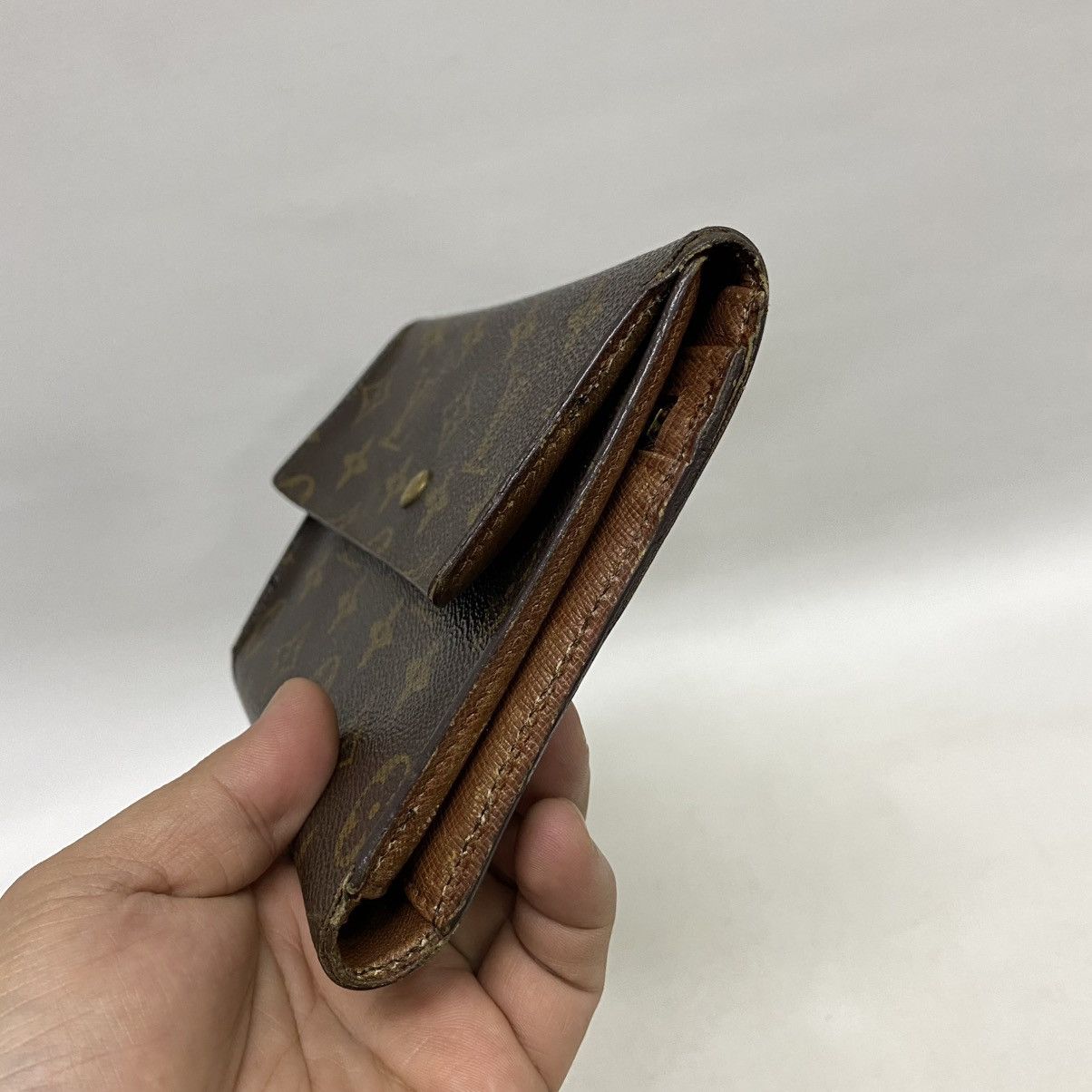Louis Vuitton ‼️LASTDROP‼️ AUTHENTIC LOUIS VUITTON MONOGRAM WALLET Size ONE SIZE - 4 Thumbnail