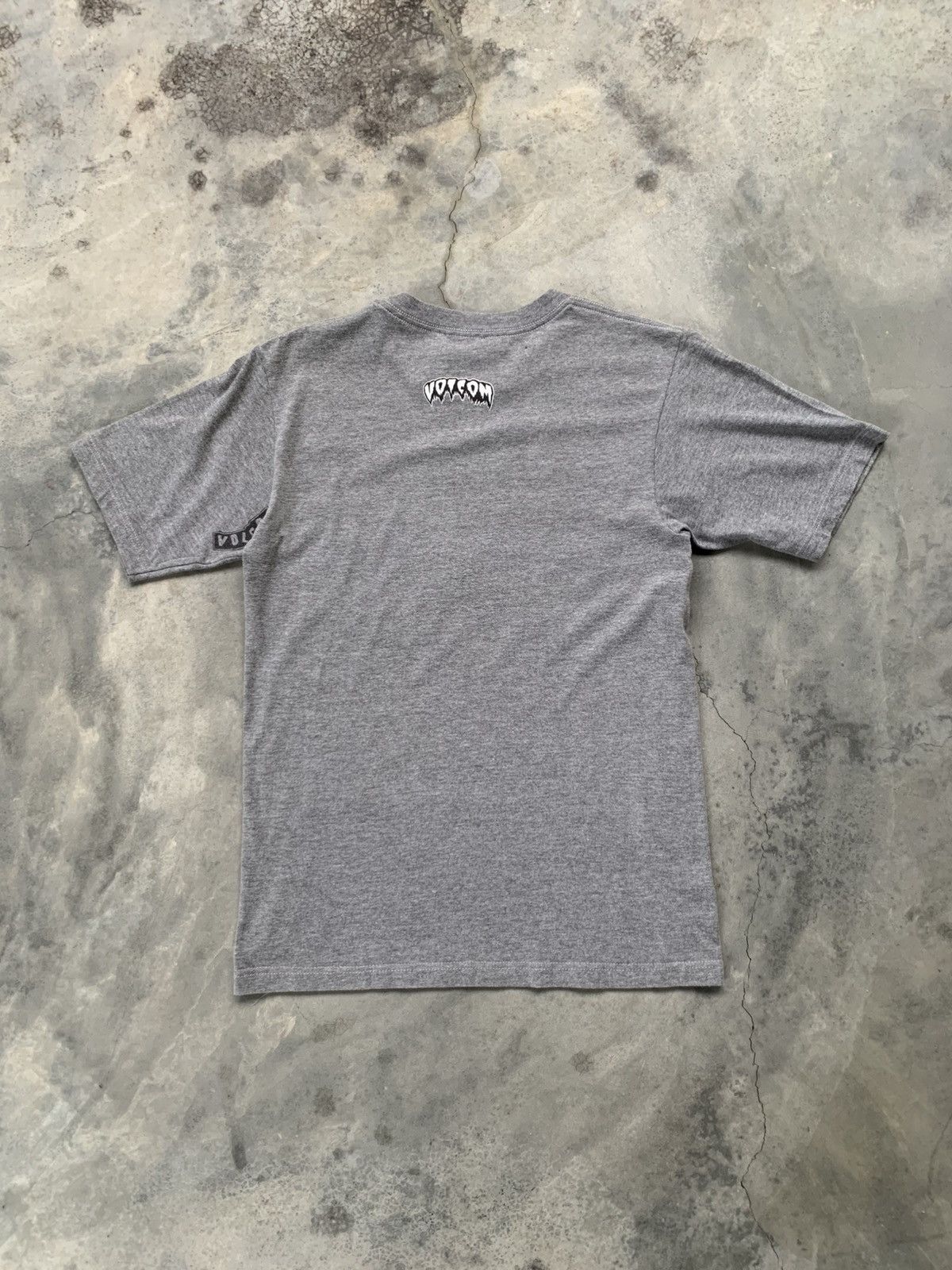 Volcom Vintage Volcom Creepy Stone Center Logo Tshirt Size US S / EU 44-46 / 1 - 2 Thumbnail
