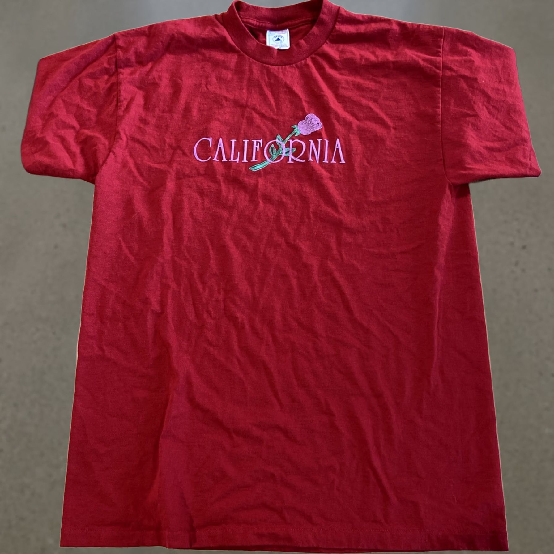 Delta VINTAGE Delta Rose Shirt T-Shirt Red California L Men Men Large Stitch Shirt T-Shirt California 90s Theme Mens Size US L / EU 52-54 / 3 - 1 Thumbnail