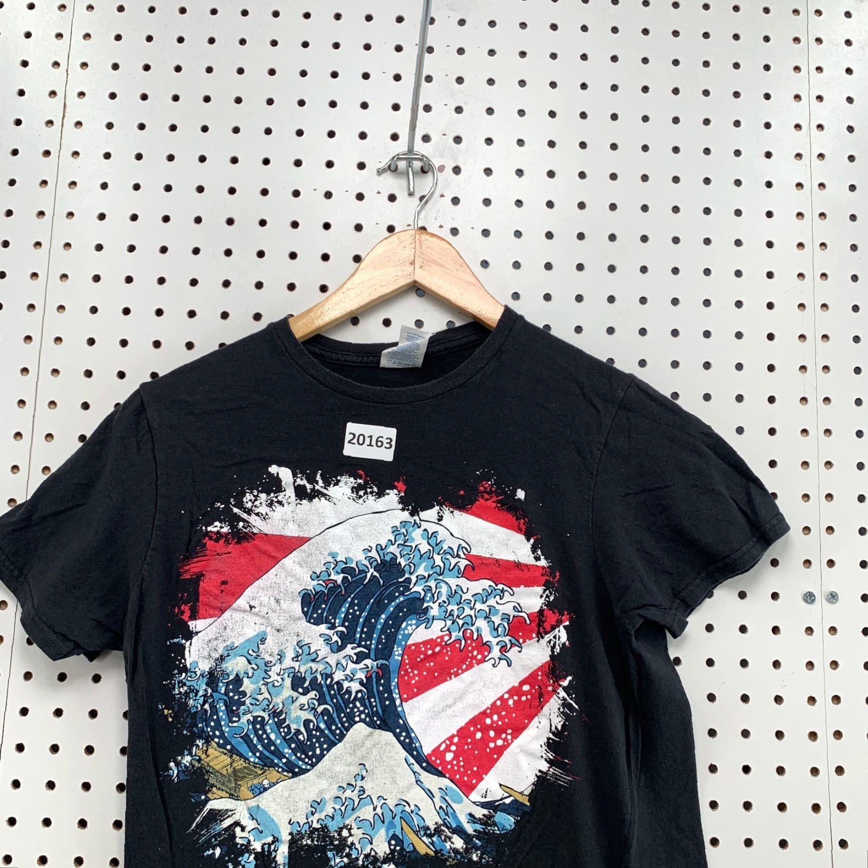 Delta VINTAGE The Great Wave Off Kanagawa Shirt Mens Small Black Short Sleeve 17X25.5 Kanagawa Wave Shirt Mens Small Black 17X25.5 Size US S / EU 44-46 / 1 - 2 Thumbnail