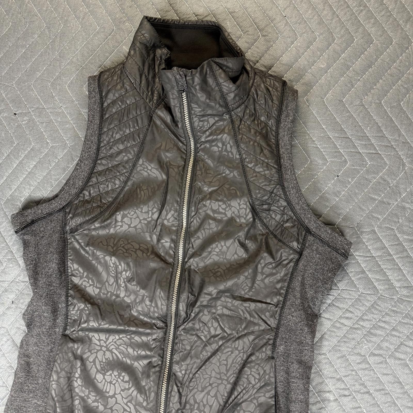 Lululemon Lululemon Womens Zip Vest Size 8 Grey Size M / US 6-8 / IT 42-44 - 3 Thumbnail