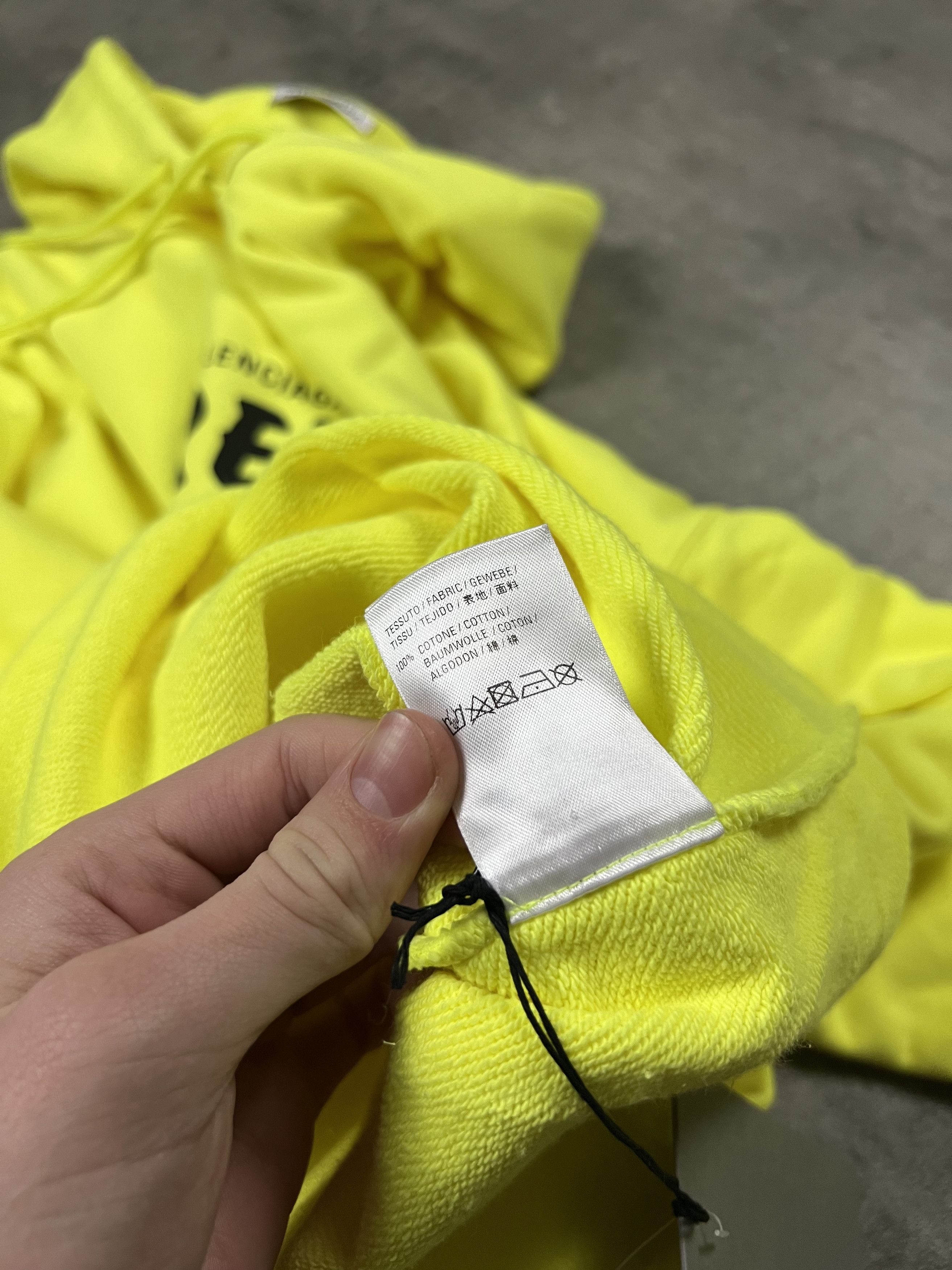 Balenciaga balenciaga crew big logo hoodie size S fakt L legit luxury Size US S / EU 44-46 / 1 - 10 Thumbnail