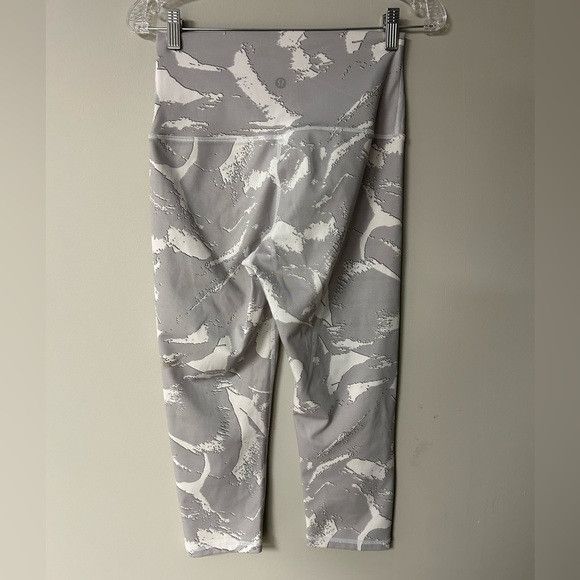 Lululemon Lululemon Wunder Under HR Crop 21” FLux Leggings Size 28" / US 6 / IT 42 - 2 Thumbnail