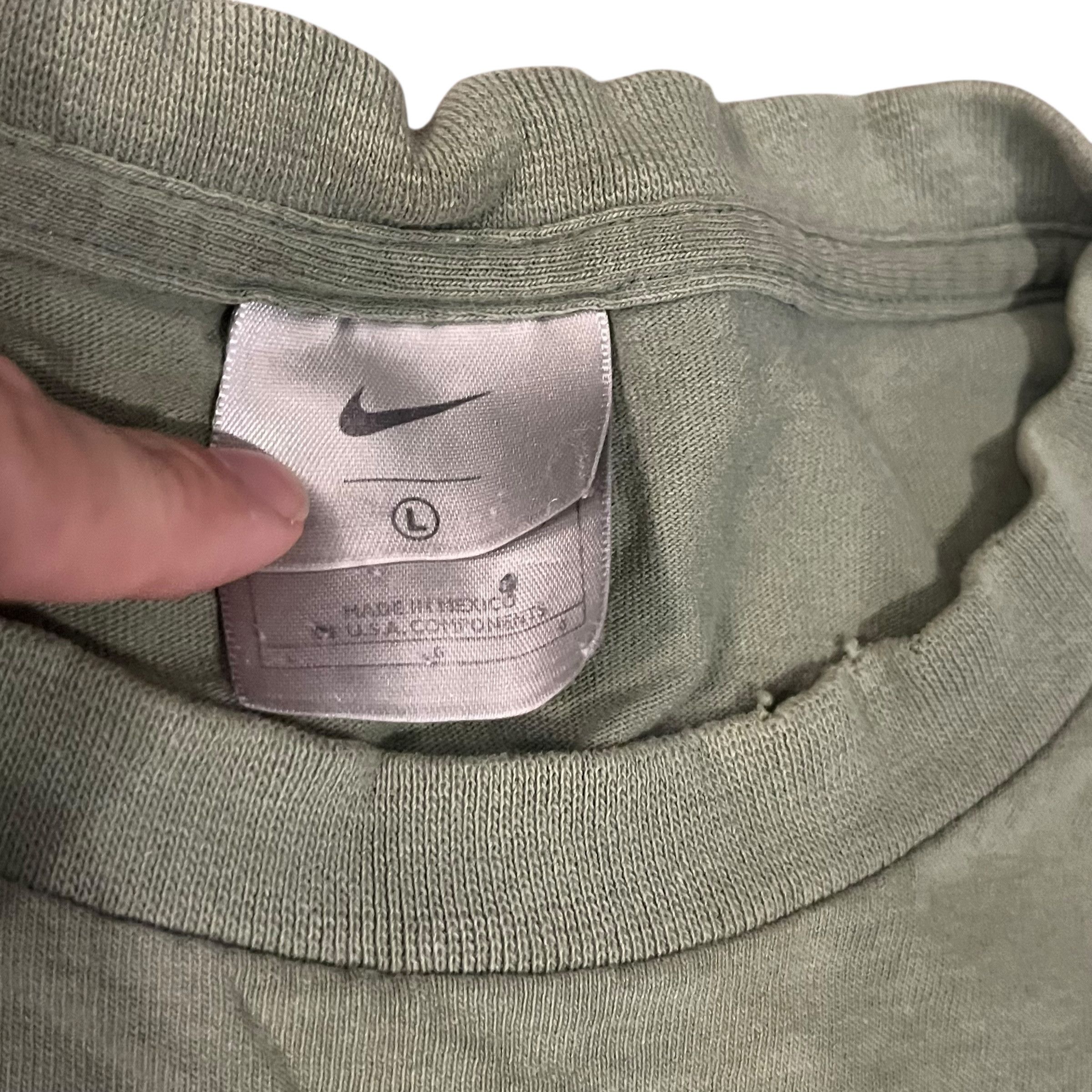Nike VINTAGE Nike Gem Swoosh T Shirt faded y2k Size US L / EU 52-54 / 3 - 2 Thumbnail