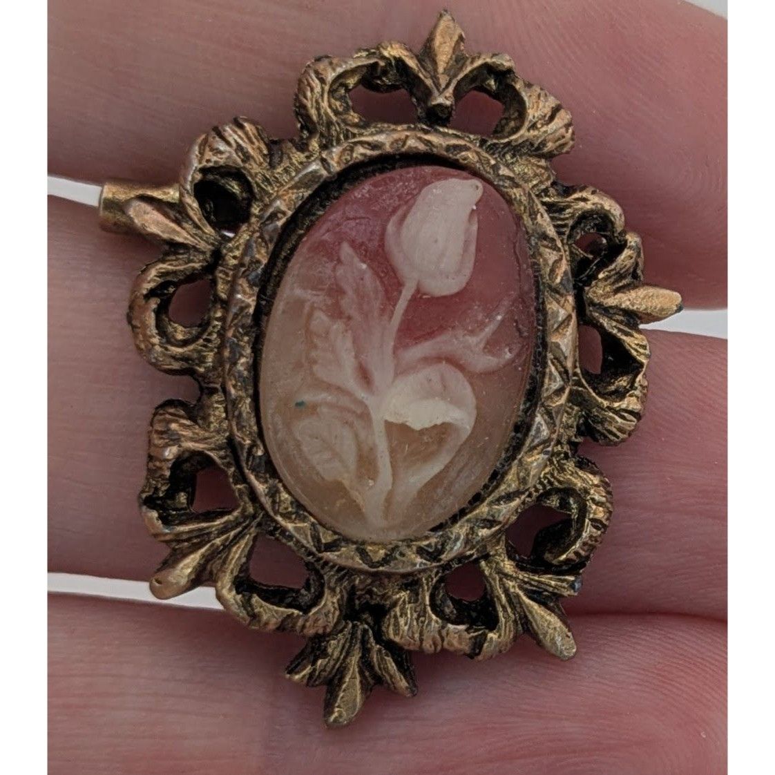 Other Vintage Floral Cameo Brooch Pendant 1 1/2 Inch Oval Frame Size ONE SIZE - 5 Thumbnail
