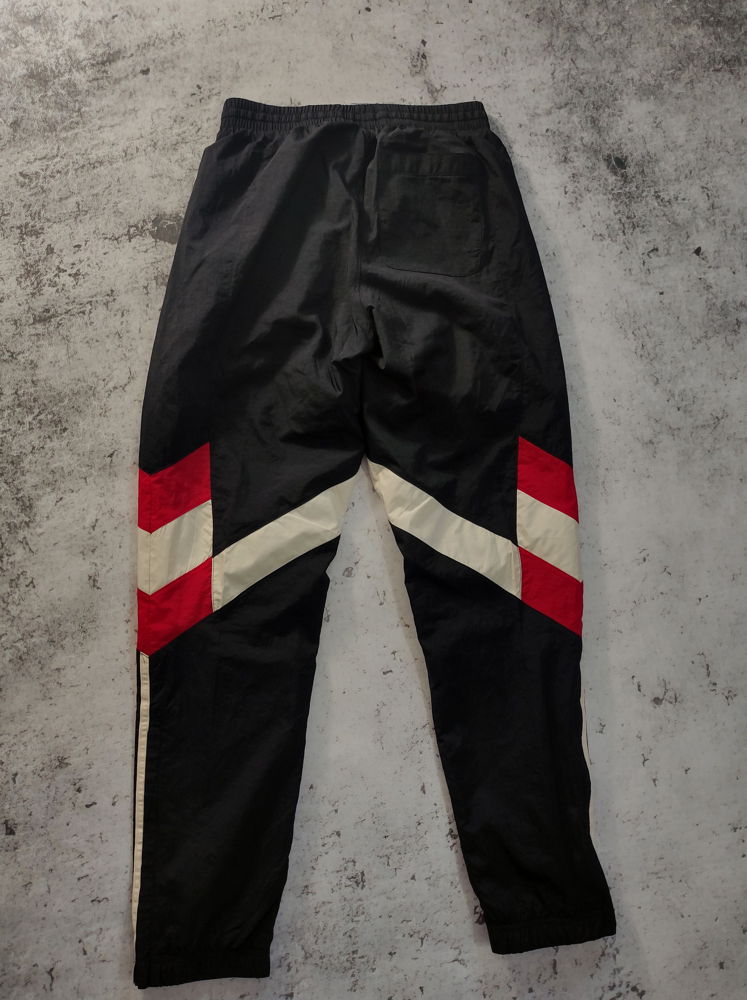 Adidas ADIDAS ORIGINALS X MANCHESTER UNITED PANTS IS6527 SIZE S Size US 28 / EU 44 - 7 Thumbnail