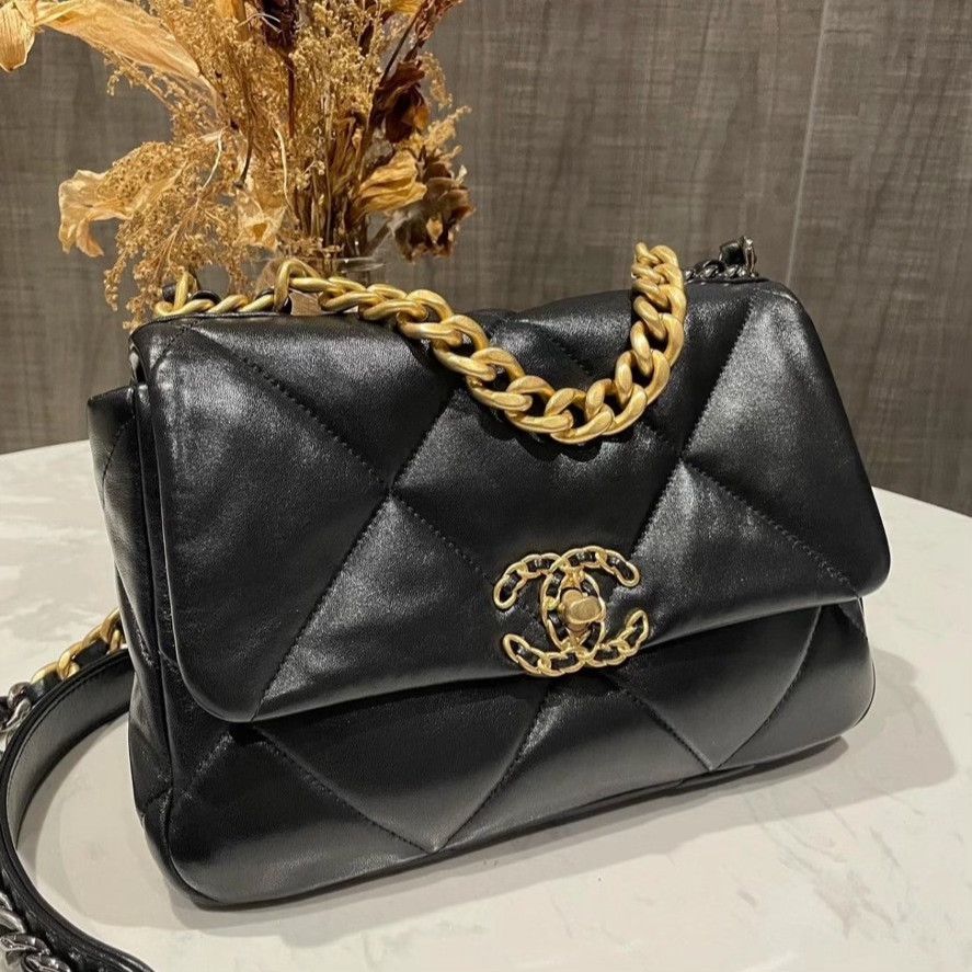 Chanel Pre-loved Bag Very good condition Size ONE SIZE - 1 Thumbnail