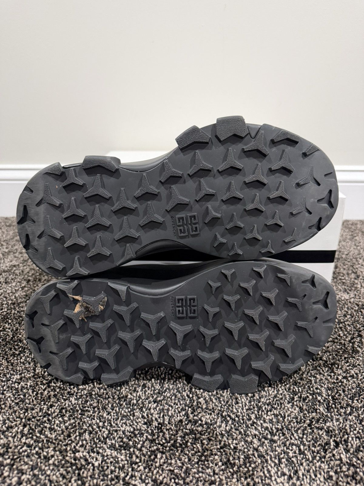 Givenchy Givenchy Monumental Mallow Matte Black OG Low Shoe Size US 10 / EU 43 - 9 Thumbnail