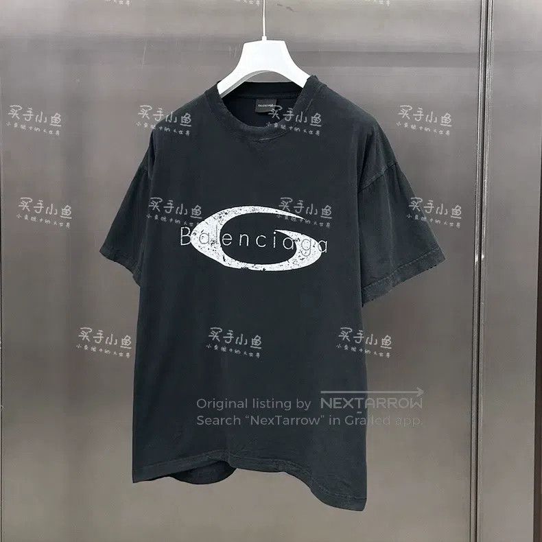 Balenciaga Balenciaga Rimmed crackled distressed short-sleeve T-shirt Size US XXS / EU 40 - 2 Thumbnail