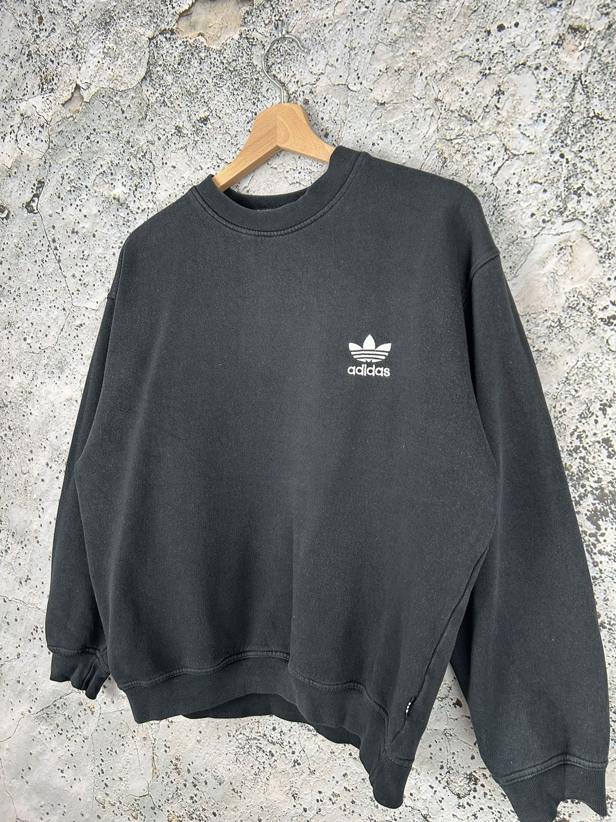 Adidas Vintage Adidas Basic Crewneck Streetwear 90s Hype Rare Size US S / EU 44-46 / 1 - 2 Thumbnail