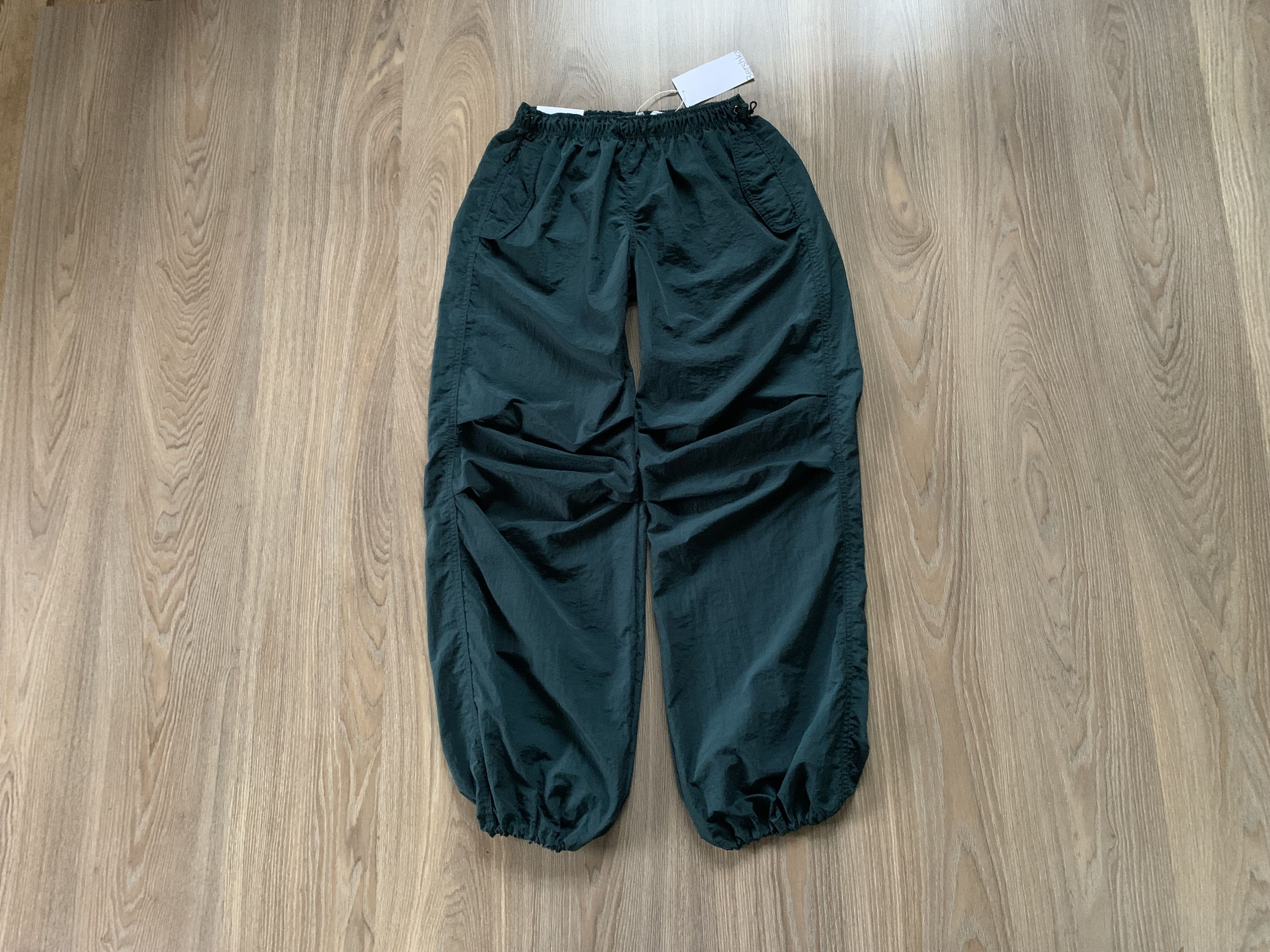 Bershka Bershka Parachute Cargo Pants Elastic Waist Size 28" / US 6 / IT 42 - 1 Thumbnail