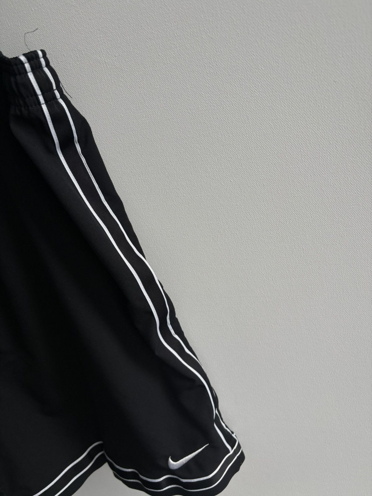 Nike Vintage Streetwear Nike Swoosh Check Sportswear Shorts Size US 38 / EU 54 - 3 Thumbnail