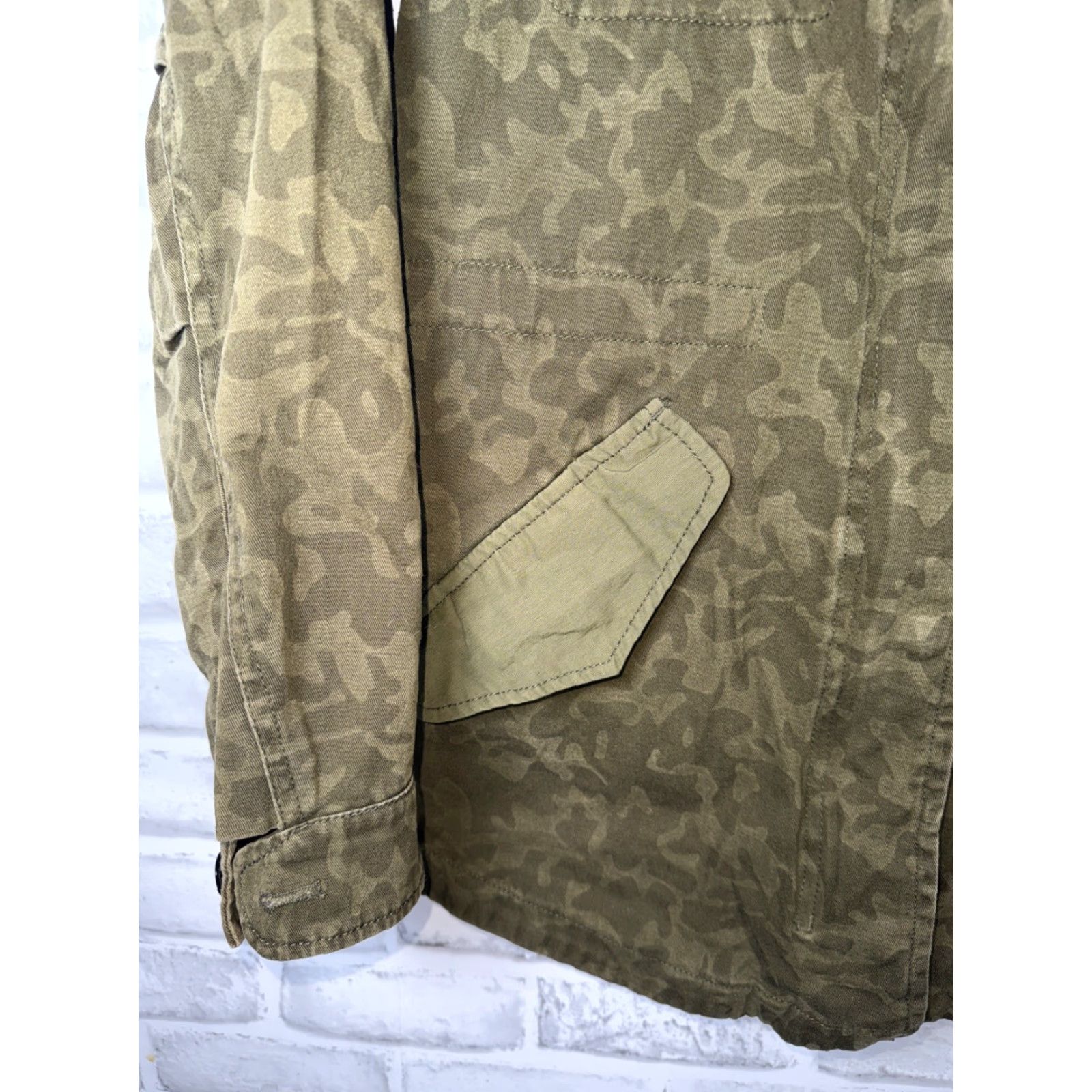 Scotch & Soda Scotch & Soda UNFORGETTABLE Camo MILITARY STYLE Jacket Full Zip WOMENS XS Size XS / US 0-2 / IT 36-38 - 4 Thumbnail