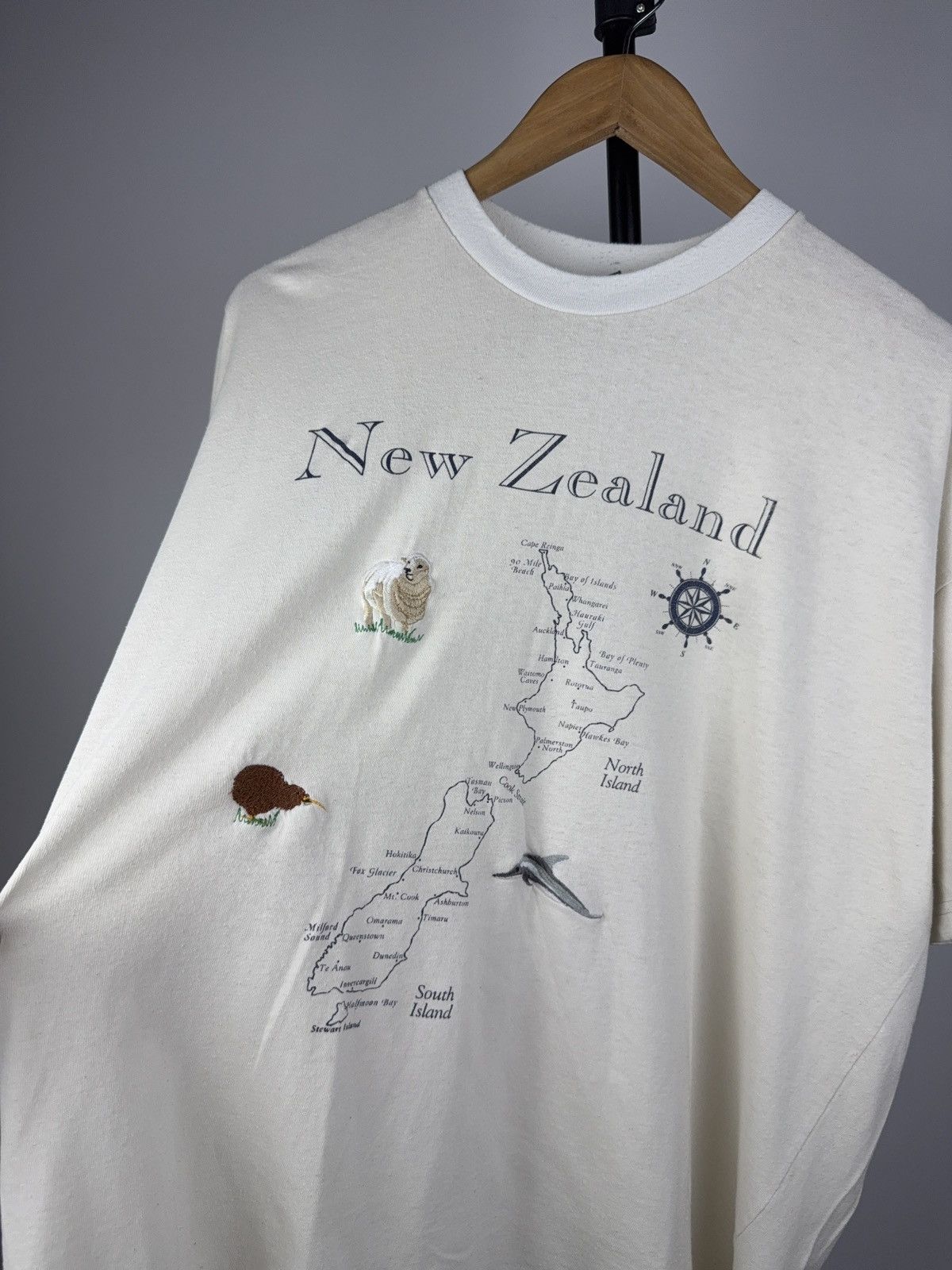 The Mountain Vintage Retro Travel 90s New Zealand Graphic logo Tee Shirt Size US XL / EU 56 / 4 - 6 Thumbnail