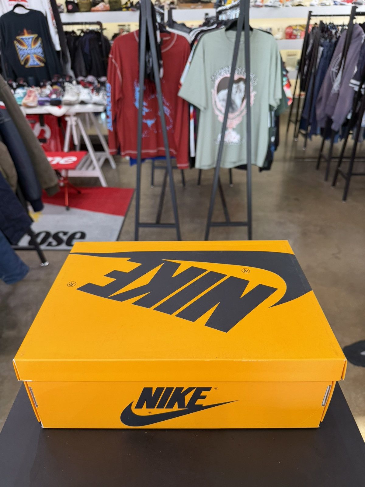 Jordan Brand Air Jordan 1 Taxi Size 9 (2022) Size US 9 / EU 42 - 16 Thumbnail
