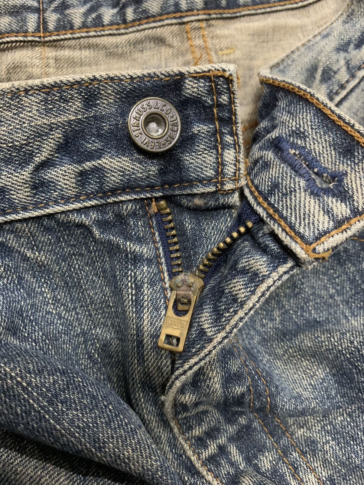 Levi's Vintage Levi’s 504 Faded Wash Denim Size US 33 - 10 Thumbnail