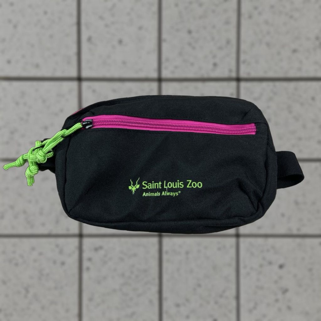 Vintage VINTAGE Saint Louis Zoo Animals Pink Green Black Fanny Waist Pack Belt Bag Women Adults Pink Polyester Belt Bag & Fanny Pack Size ONE SIZE - 1 Thumbnail