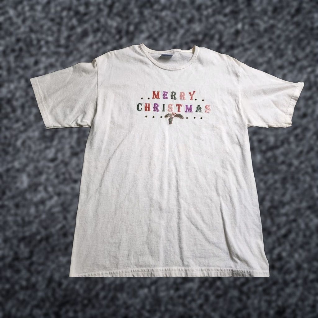 Hanes VINTAGE Hanes Merry Christmas Cat T-Shirt Women’s Medium Beige Distressed Short Sleeve Fall Winter Size M / US 6-8 / IT 42-44 - 1 Thumbnail