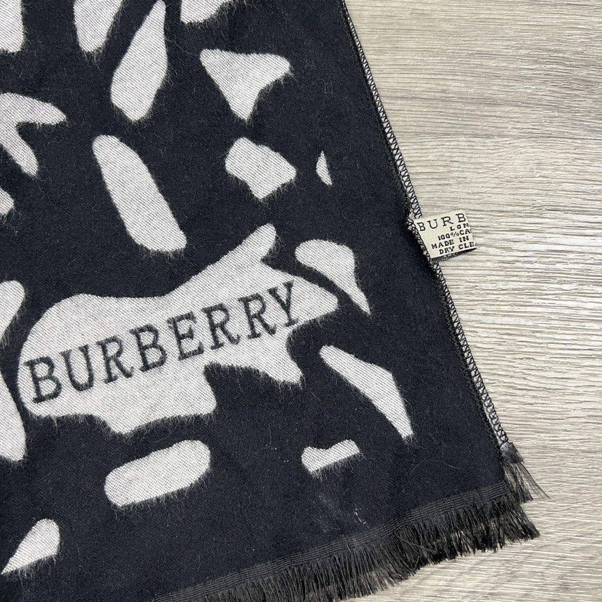 Burberry Burberry Prorsum Cashmere Scarf Made in Scotland Black Logo Size ONE SIZE - 4 Thumbnail