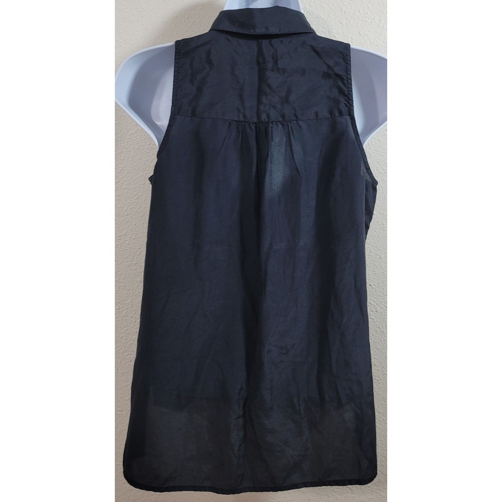 Ann Taylor Ann Taylor Black Hidden Button Sleeveless Top 2 Hi Low Hem Size XS / US 0-2 / IT 36-38 - 3 Thumbnail