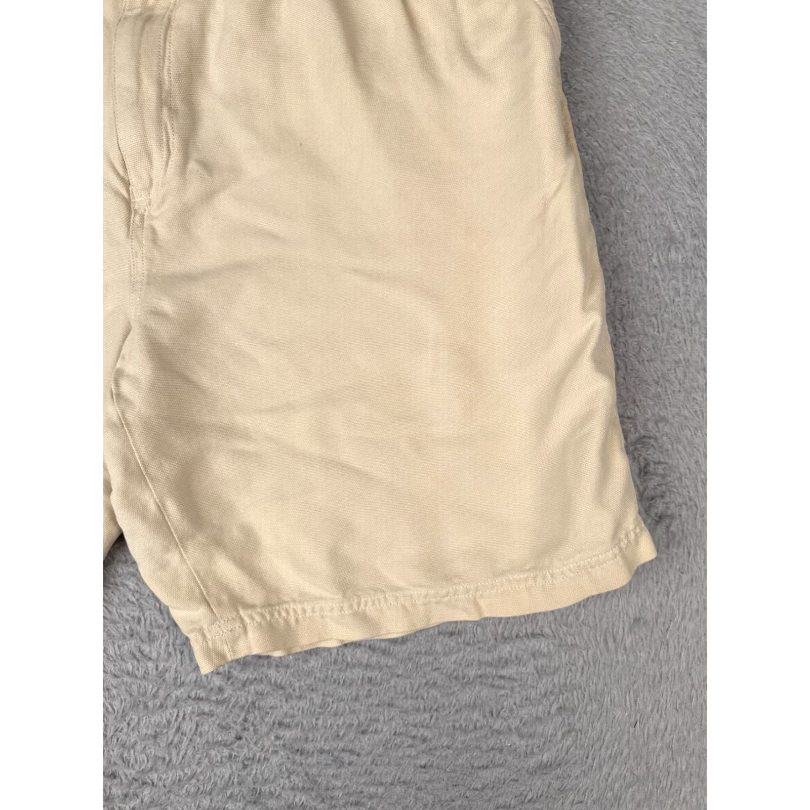 Tommy Bahama VINTAGE not applicable here; restructure: Tommy Bahama Shorts Men Beige Silk Pleated 33x9 Chino Relaxed Solid Aloha Beach 33 9 in inseam 10 in Size US 33 - 2 Thumbnail