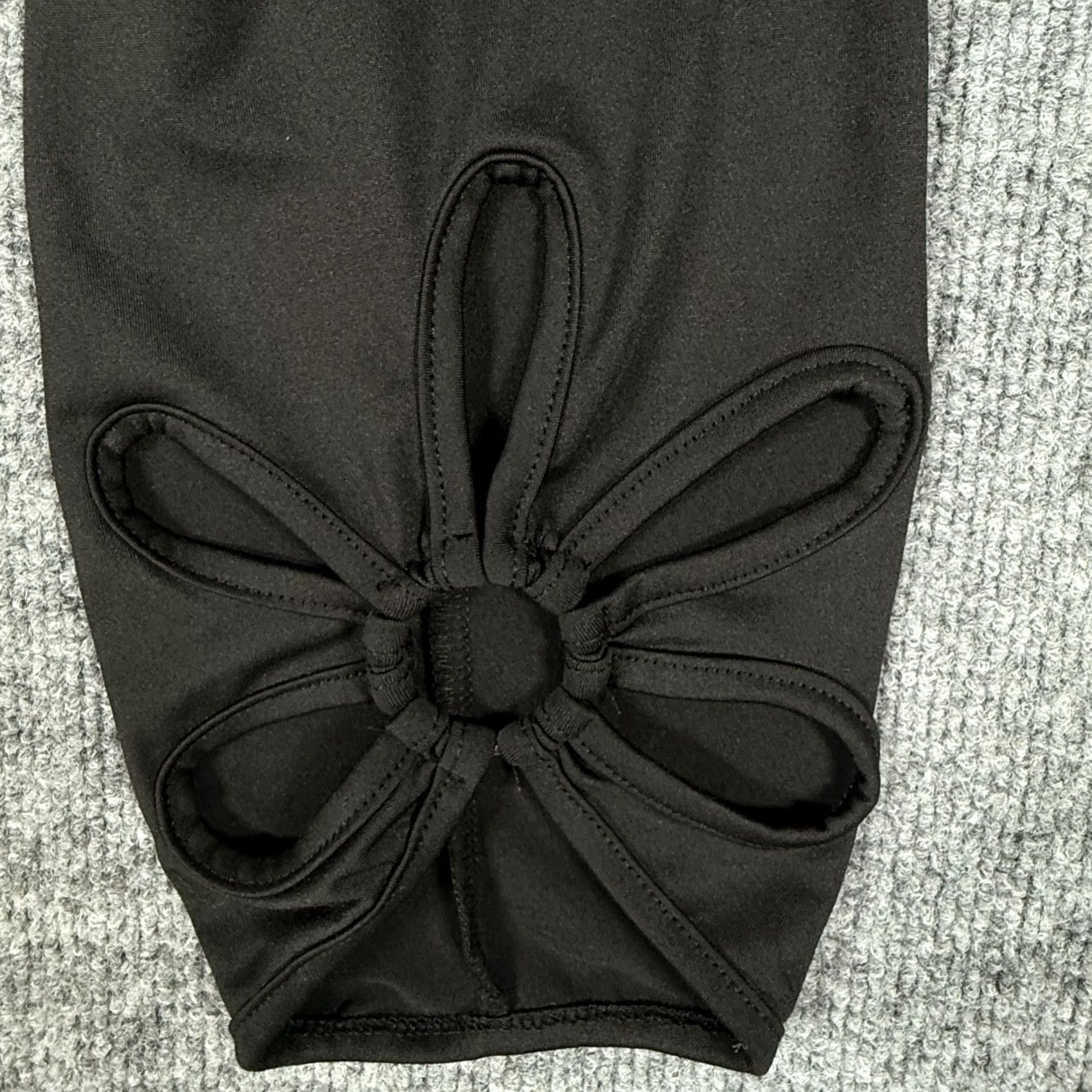 Vintage Womens Capri Pants Large Black Cropped Bow Cutout Hem Polyester Spandex Activewear Size 36" / US 14 / IT 50 - 2 Thumbnail