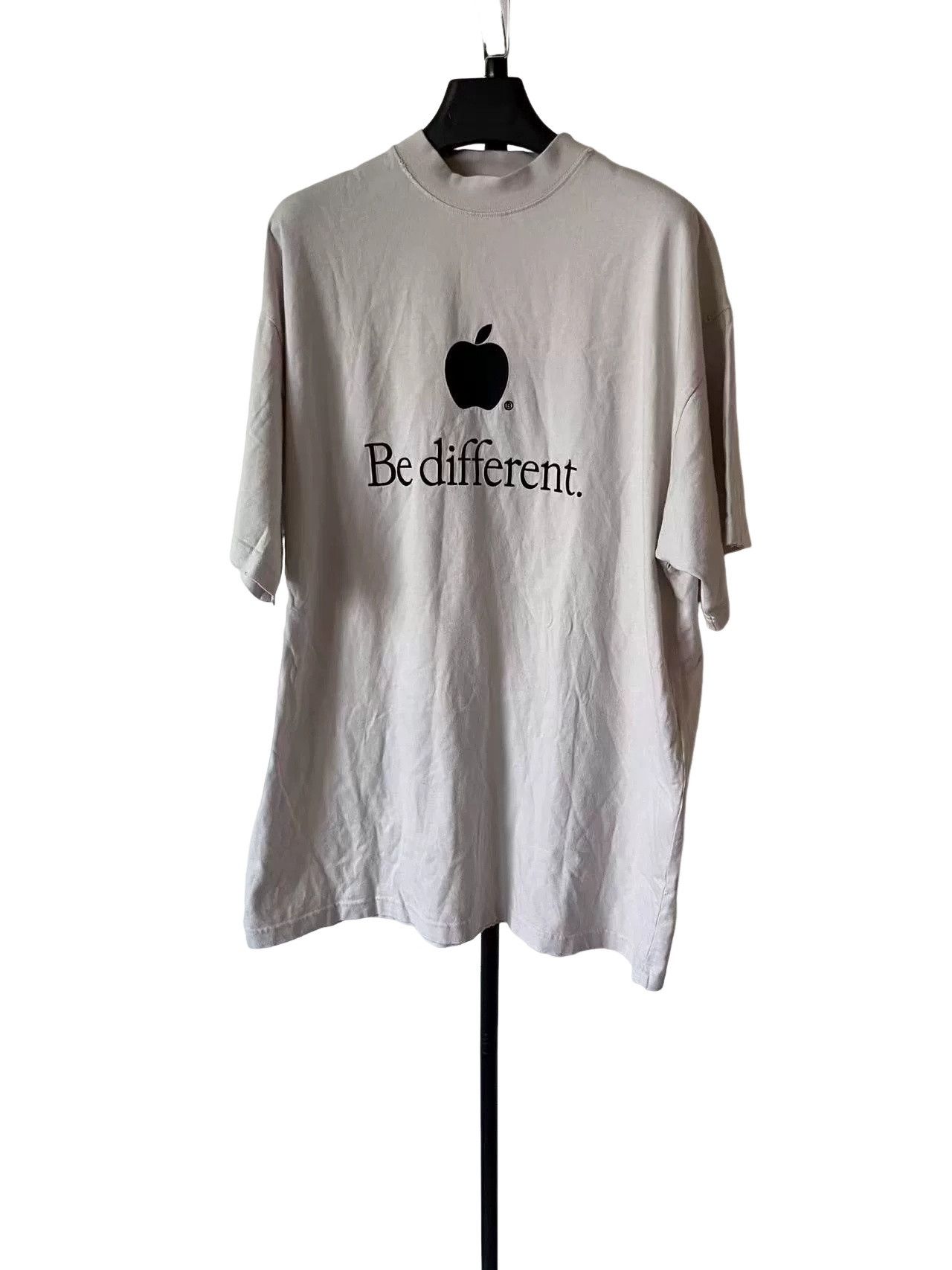 Balenciaga Balenciaga Apple Be Different Logo T-Shirt 1 Size US S / EU 44-46 / 1 - 1 Thumbnail