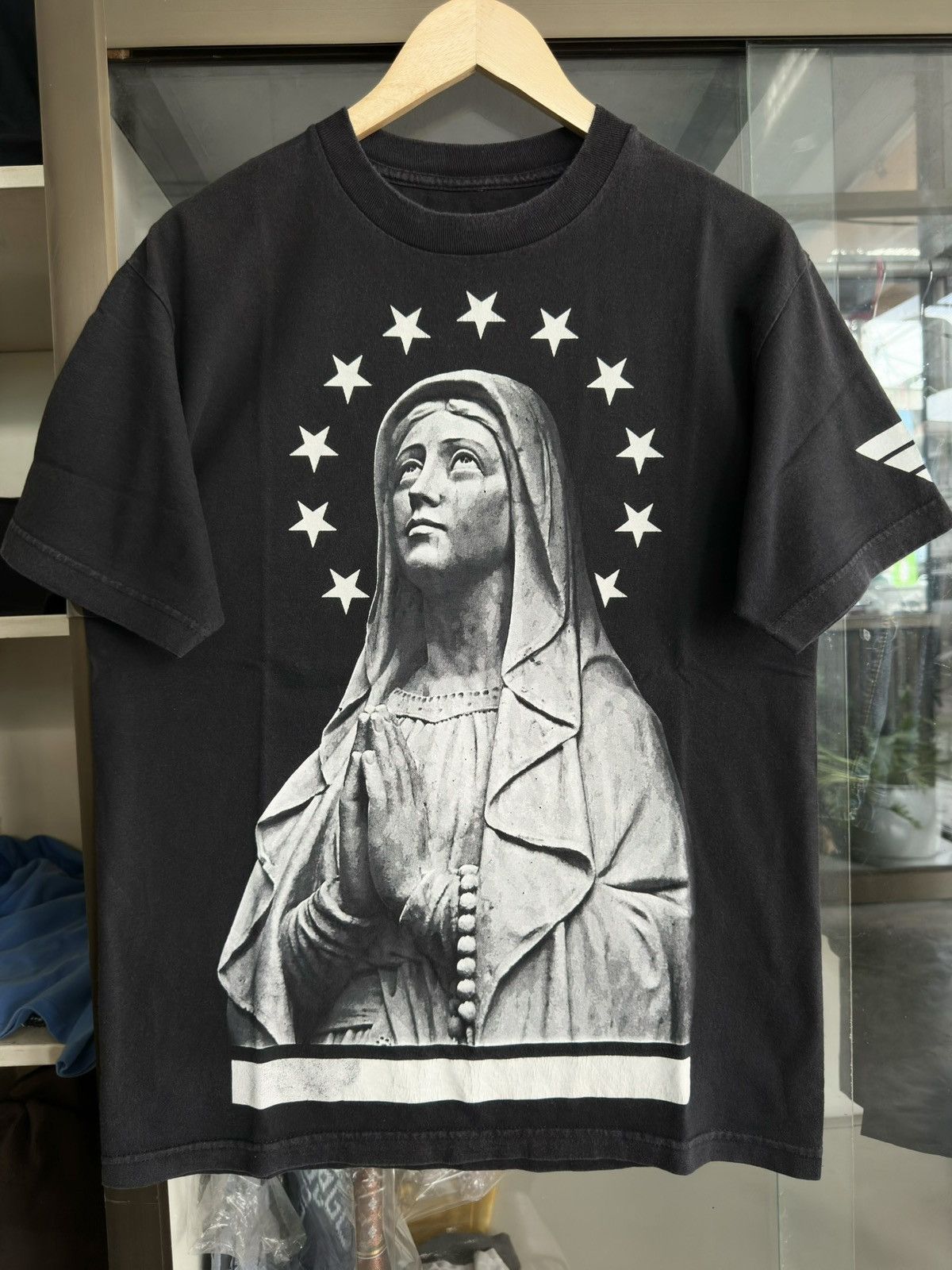 Other Virgin Mary graphic by the street brand Fatal Size US M / EU 48-50 / 2 - 1 Thumbnail