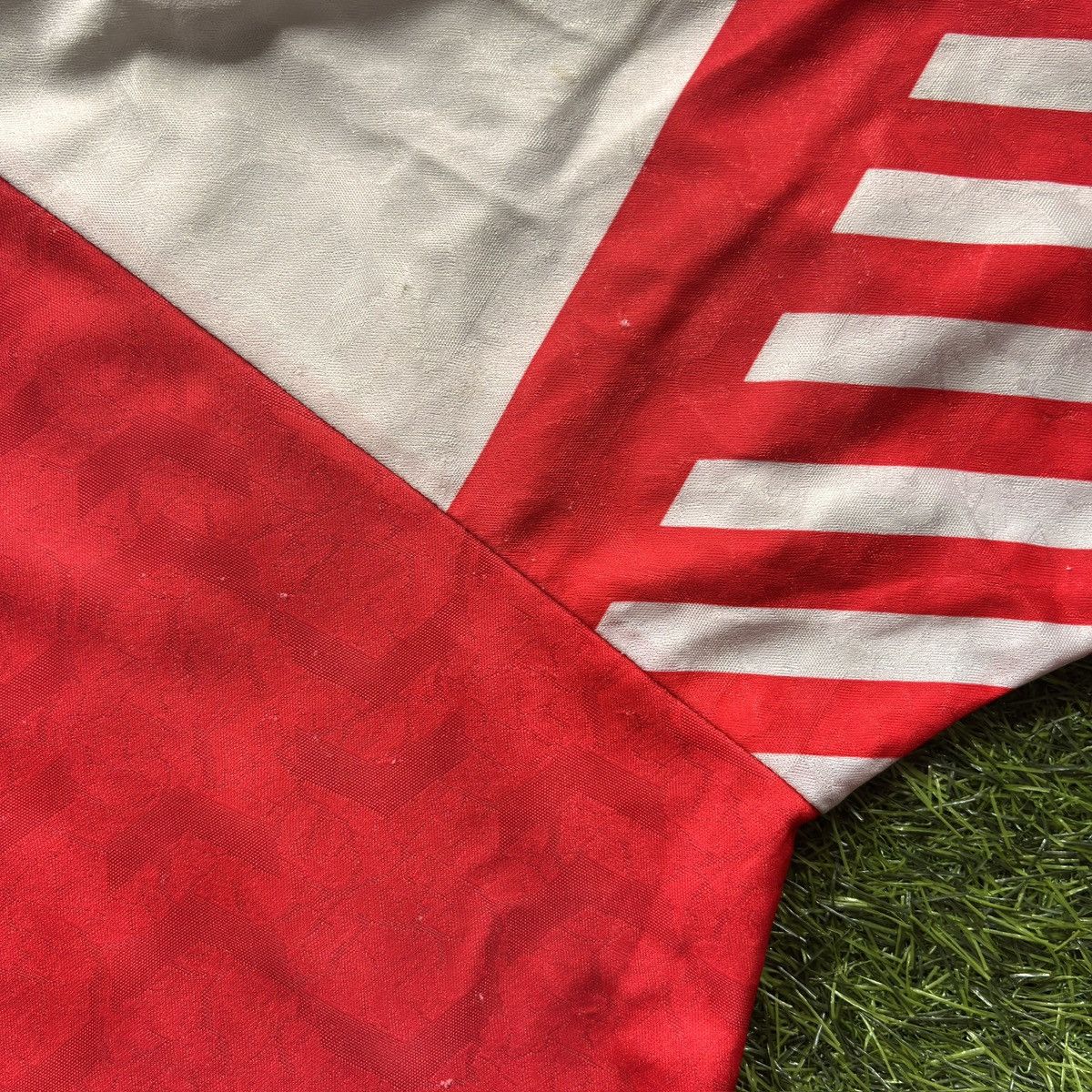 Hummel Denmark Home 1992 Euro Winner Laudrup #11 Soccer Jersey Size US M / EU 48-50 / 2 - 10 Thumbnail