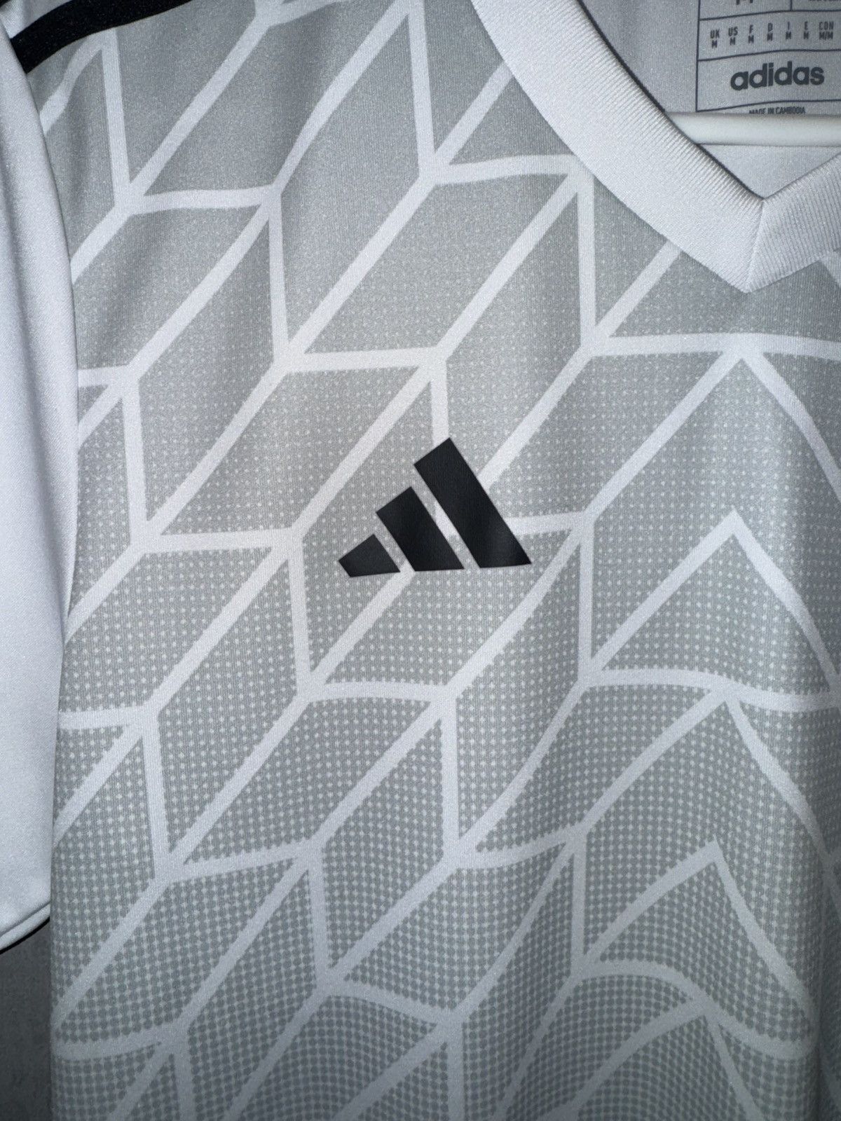 Adidas Men’s Adidas White Geometric Pattern Training Jersey Size US M / EU 48-50 / 2 - 3 Thumbnail