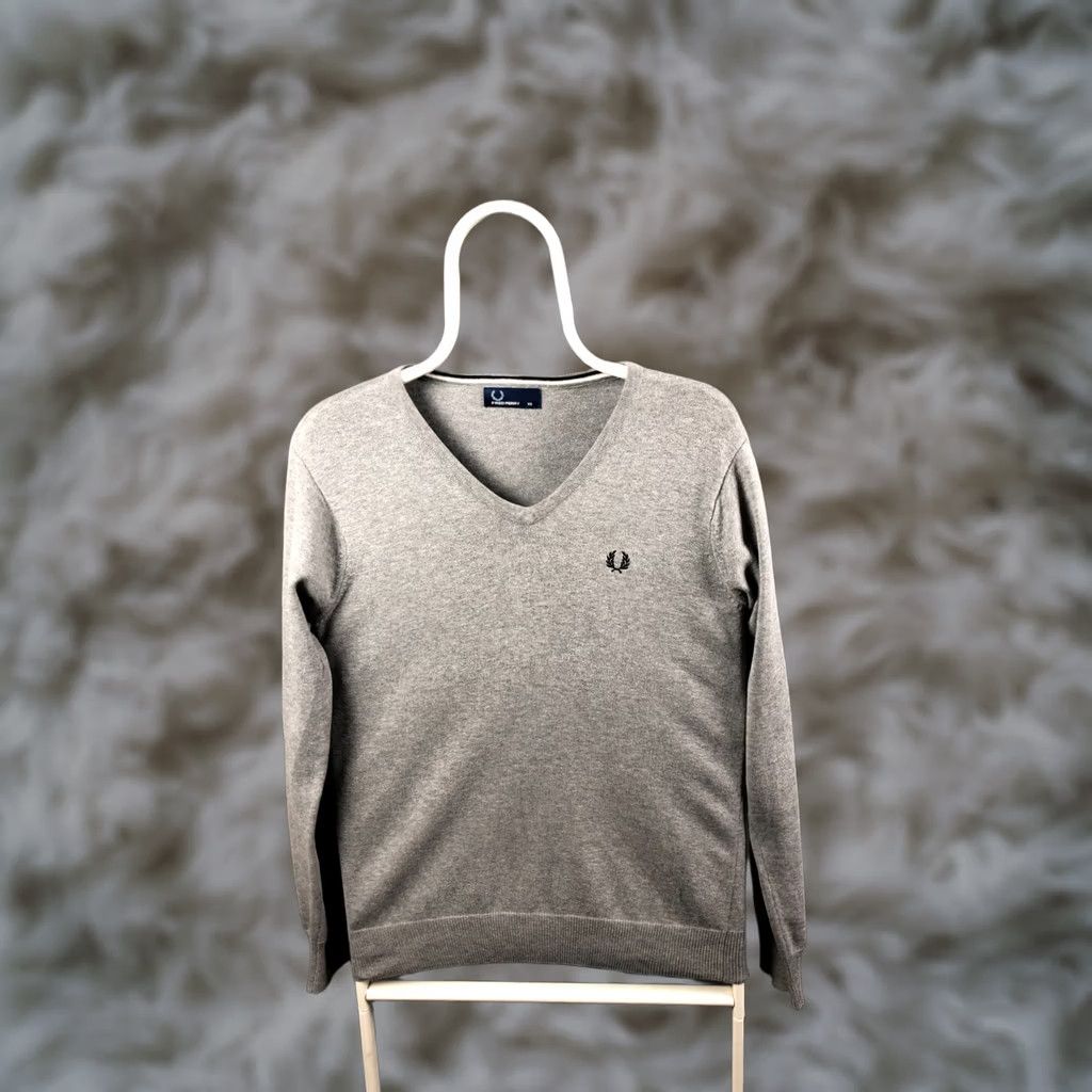 Fred Perry Fred Perry Mens Jumper XS Gray Cotton Pullover Knit V-Neck Logo Embroidered Shirt (Sweater) Size US XS / EU 42 / 0 - 1 Thumbnail