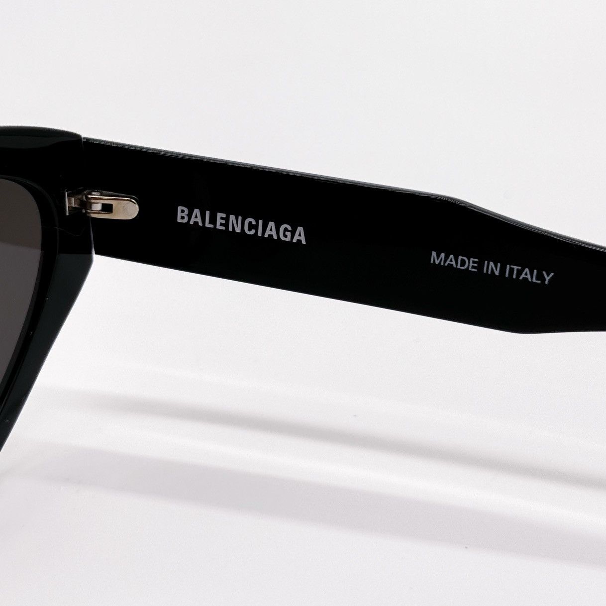 Balenciaga NEW BALENCIAGA BB0306S 001 CAT EYE BLACK WOMEN SUNGLASSES Size ONE SIZE - 9 Thumbnail