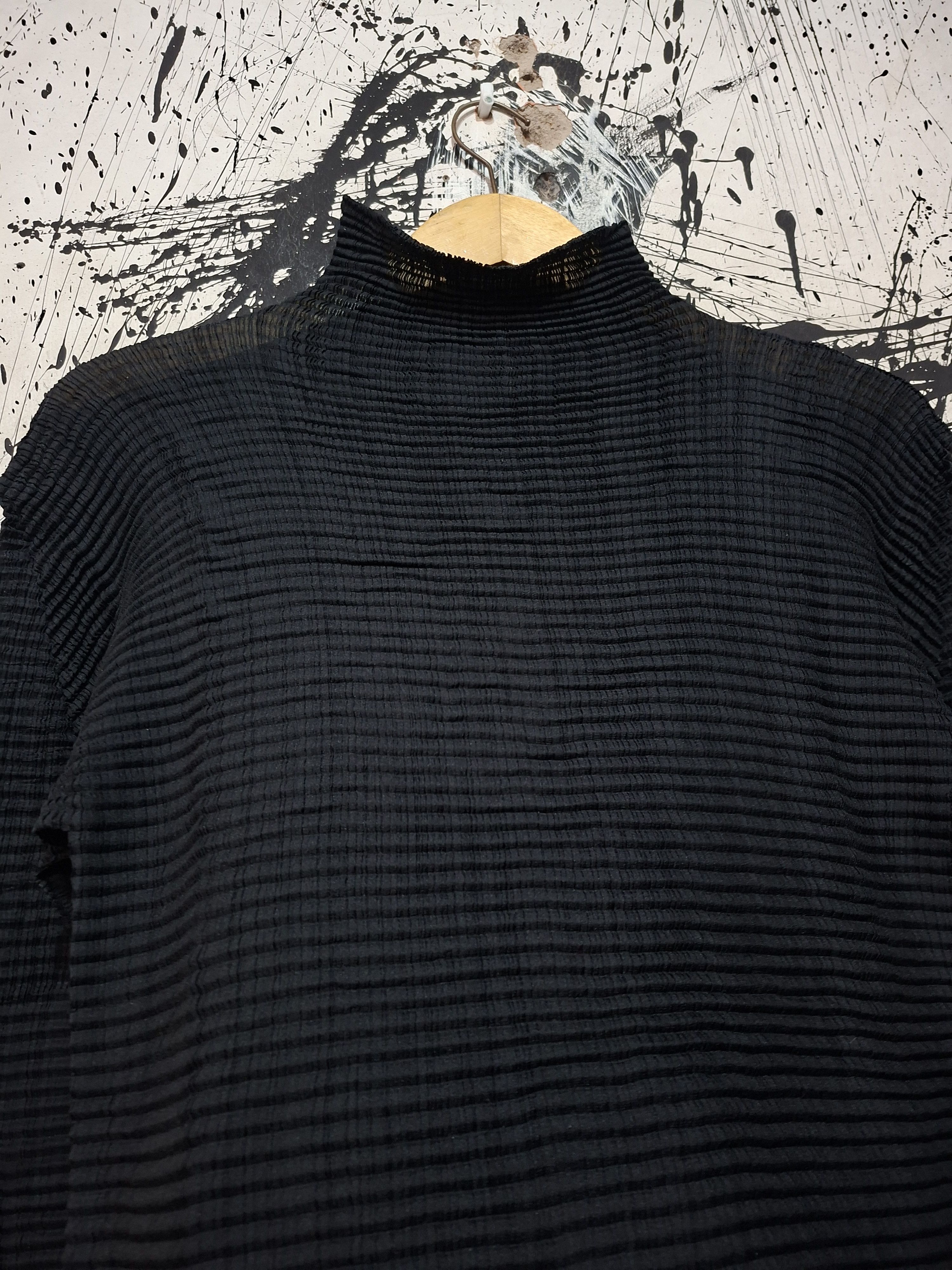 Issey Miyake ISSEY MIYAKE HIGH NECK PLEATED LONGSLEEVE Size M / US 6-8 / IT 42-44 - 4 Thumbnail