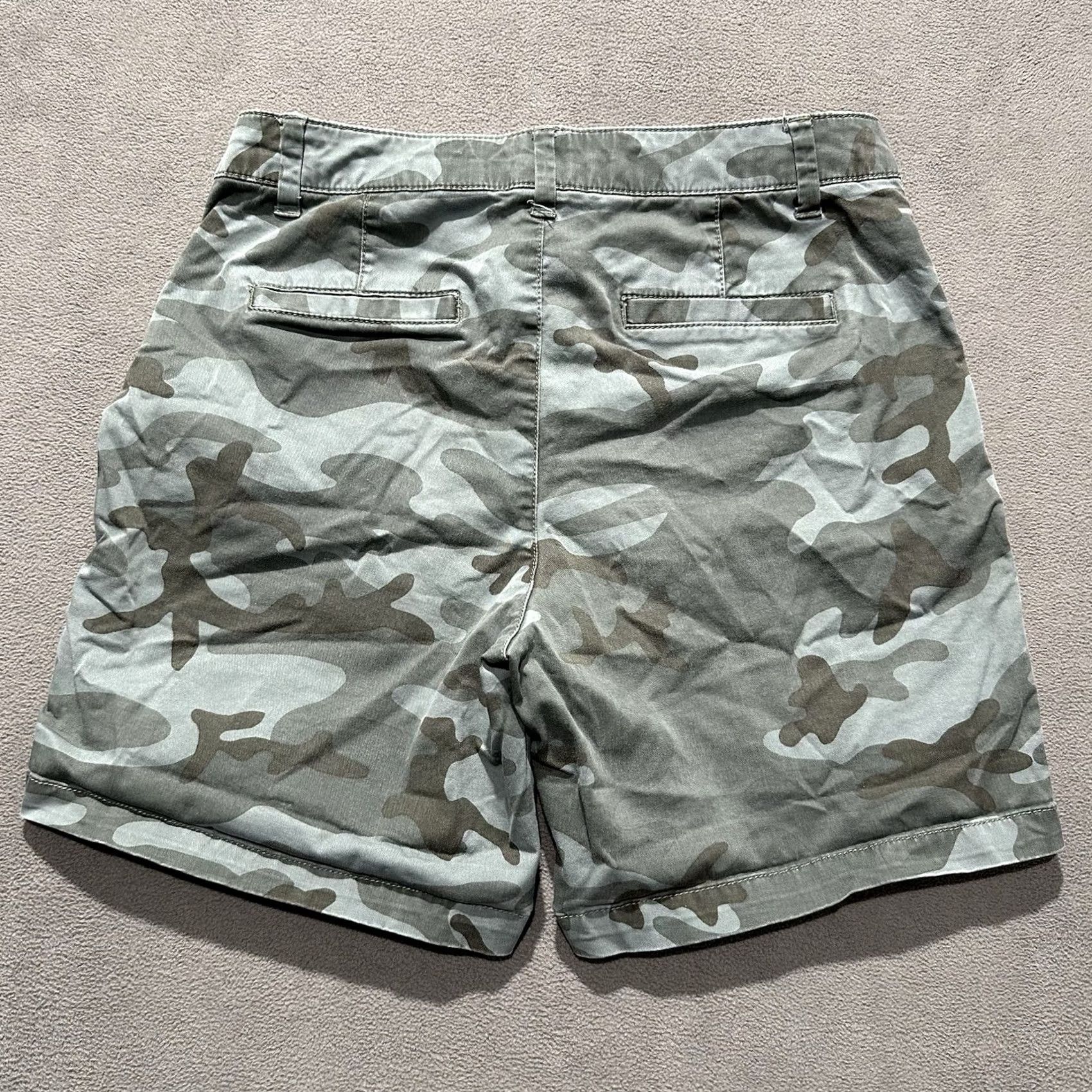 Gap Gap Shorts Womens 4 Green Camouflage Utility Short EUC Womens Regular Small? Size 27" / US 4 / IT 40 - 2 Thumbnail