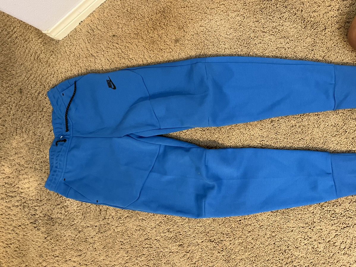 image of Jordan Nike Sportswear Tech Fleece Joggers in Blue, Men's (Size 31)