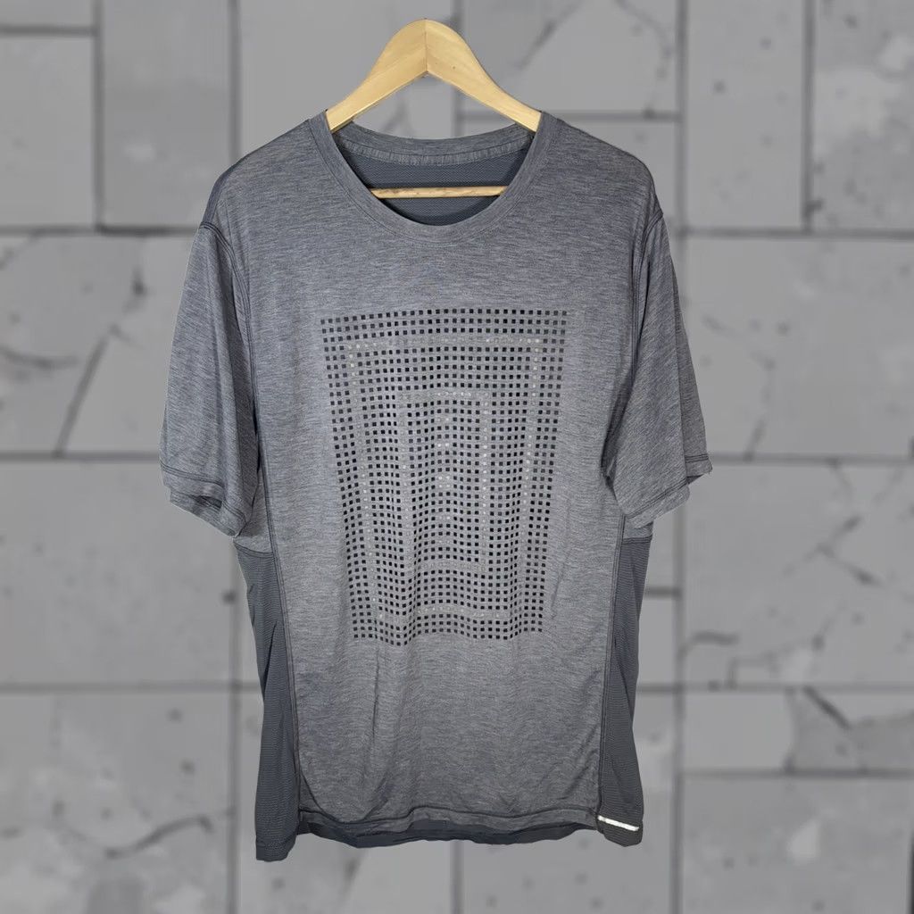 Lululemon Lululemon Geometric Graphic T Shirt Men XL Gray Short Sleeve Yoga Active Slim Breathable Moisture Wicking Easy Care Signature Logo Size US XL / EU 56 / 4 - 1 Thumbnail
