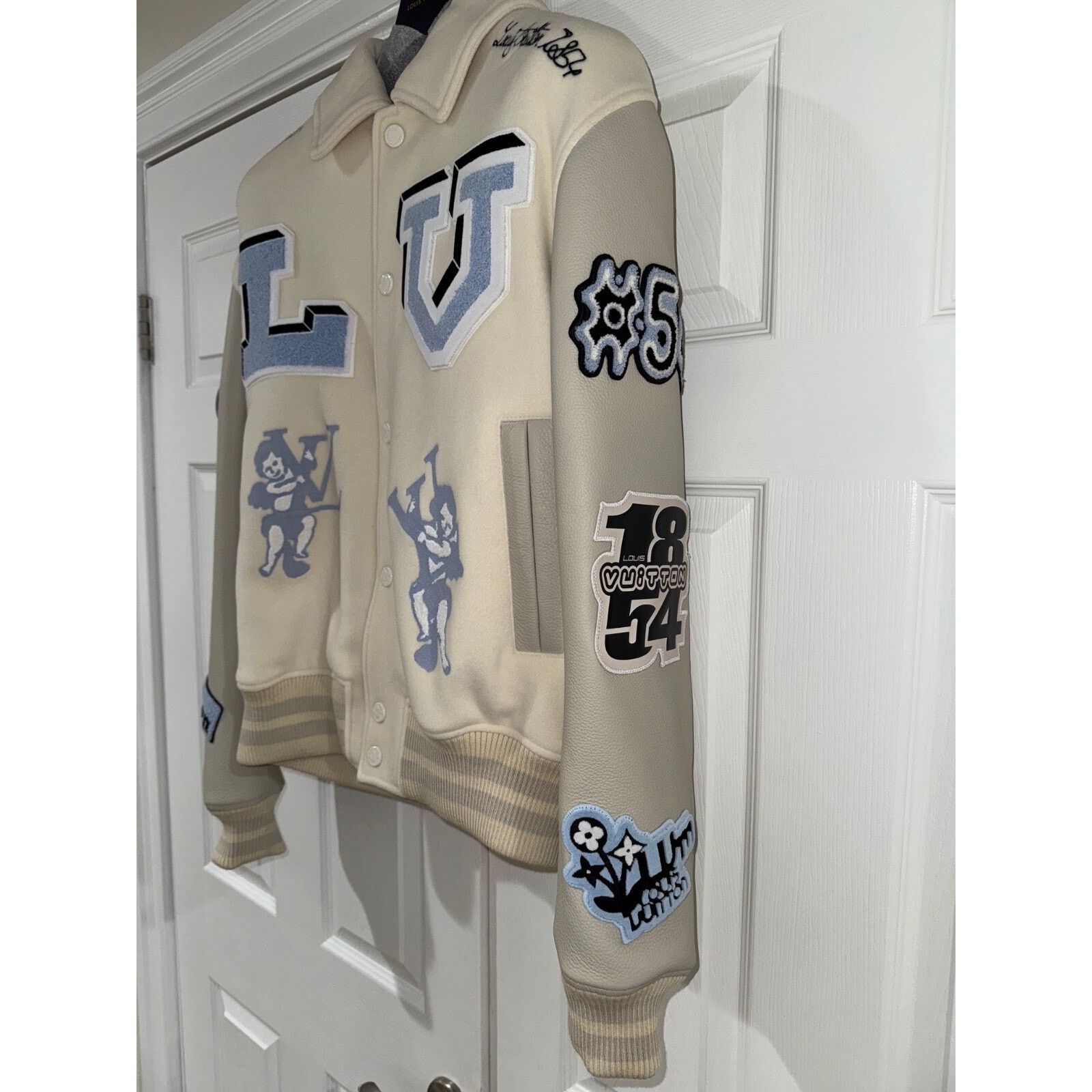 Louis Vuitton Louis Vuitton Leather Jacket Milky White Blue Patch 50 Size US M / EU 48-50 / 2 - 9 Thumbnail