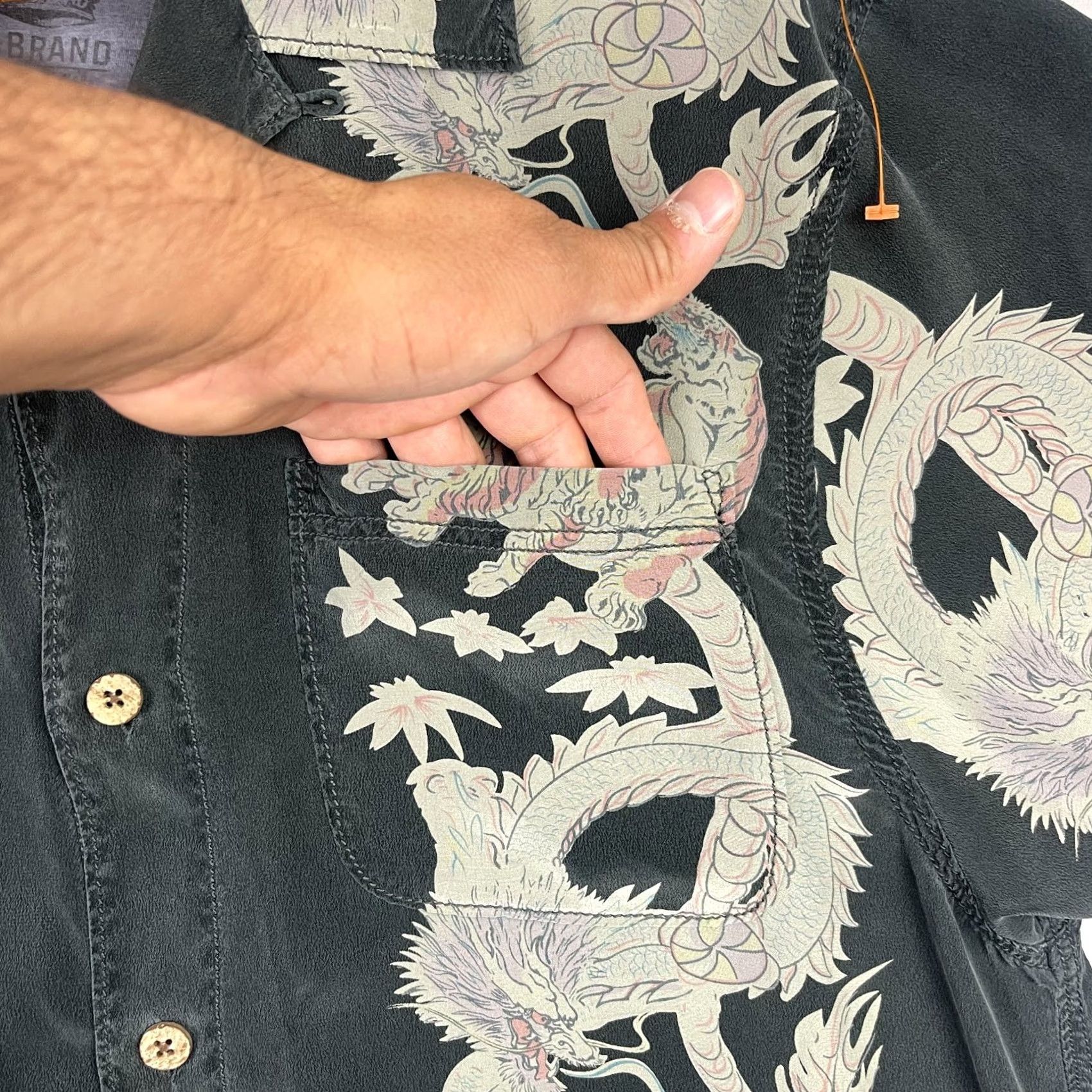 Vintage VINTAGE Z-Brand Shirt Mens Medium Black Japanese Hawaiian Dragon Tiger Art Silk Size US M / EU 48-50 / 2 - 2 Thumbnail