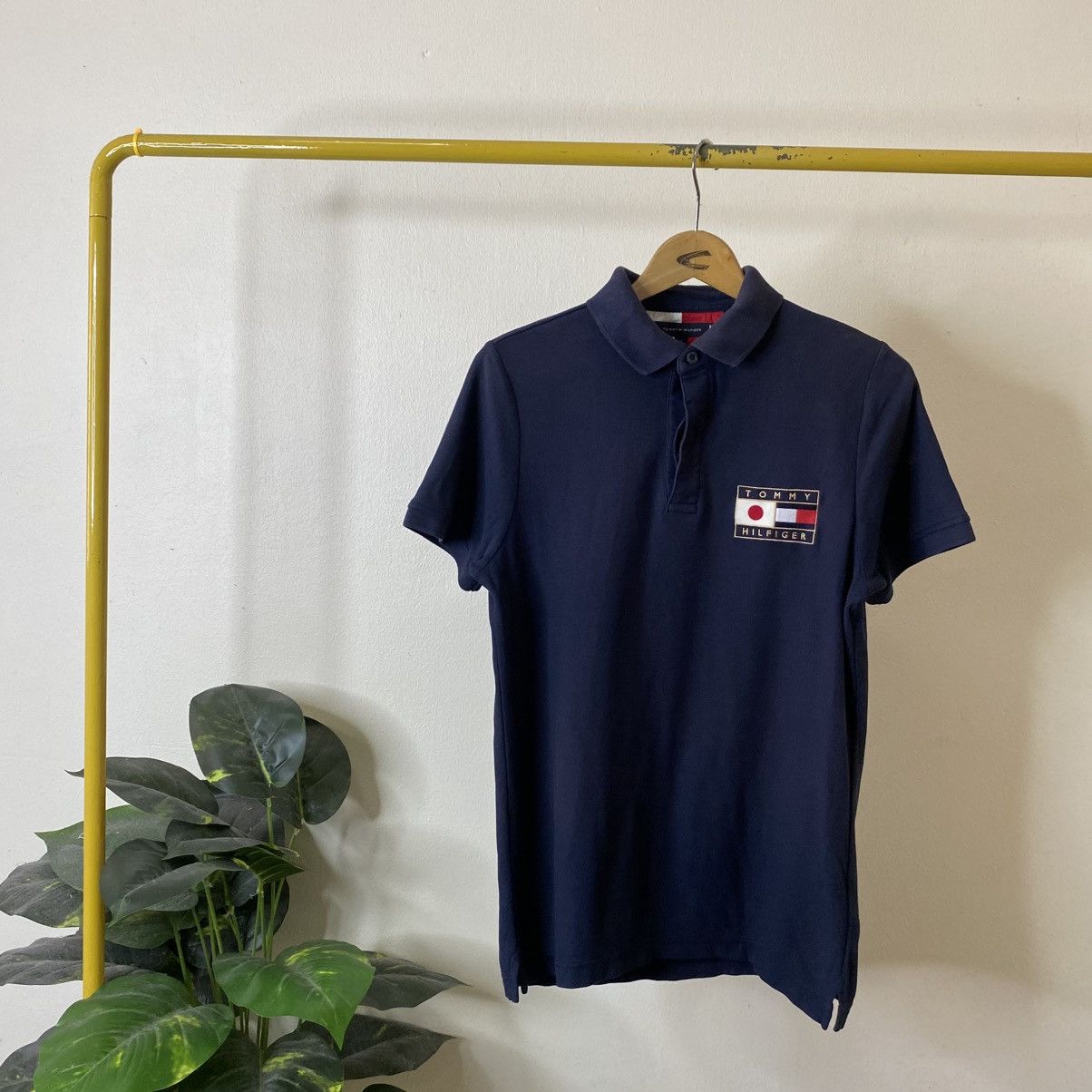 Tommy Hilfiger Vintage Tommy Hilfiger Japan Flag Chief Keef Style Polo Tee Size US M / EU 48-50 / 2 - 1 Thumbnail