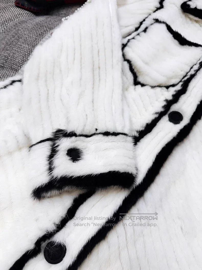 Fendi Fendi White and Black Trim Detachable Hood Mink Fur Coat, Size XXS / US 00 / IT 34 - 6 Thumbnail