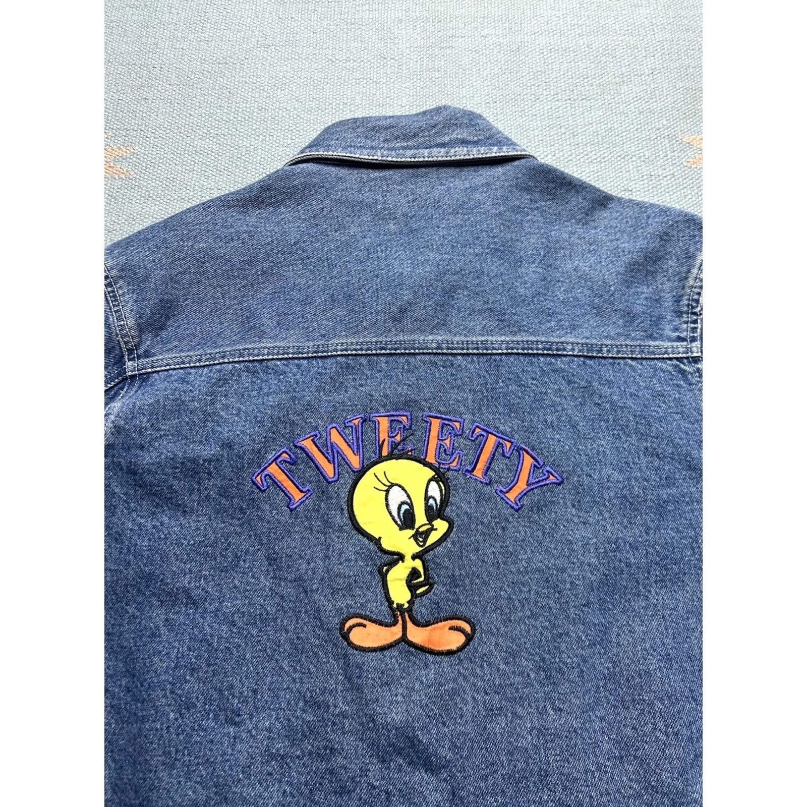 Vintage VINTAGE Looney Tunes denim trucker jacket embroidered Tweety Bird Women’s Large Jacket Size L / US 10 / IT 46 - 3 Thumbnail