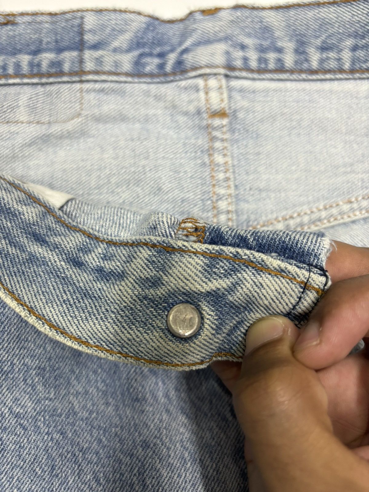 Levi's VINTAGE 80s LEVIS 501 DISTRESSED DENIM JEANS Size US 33 - 12 Thumbnail
