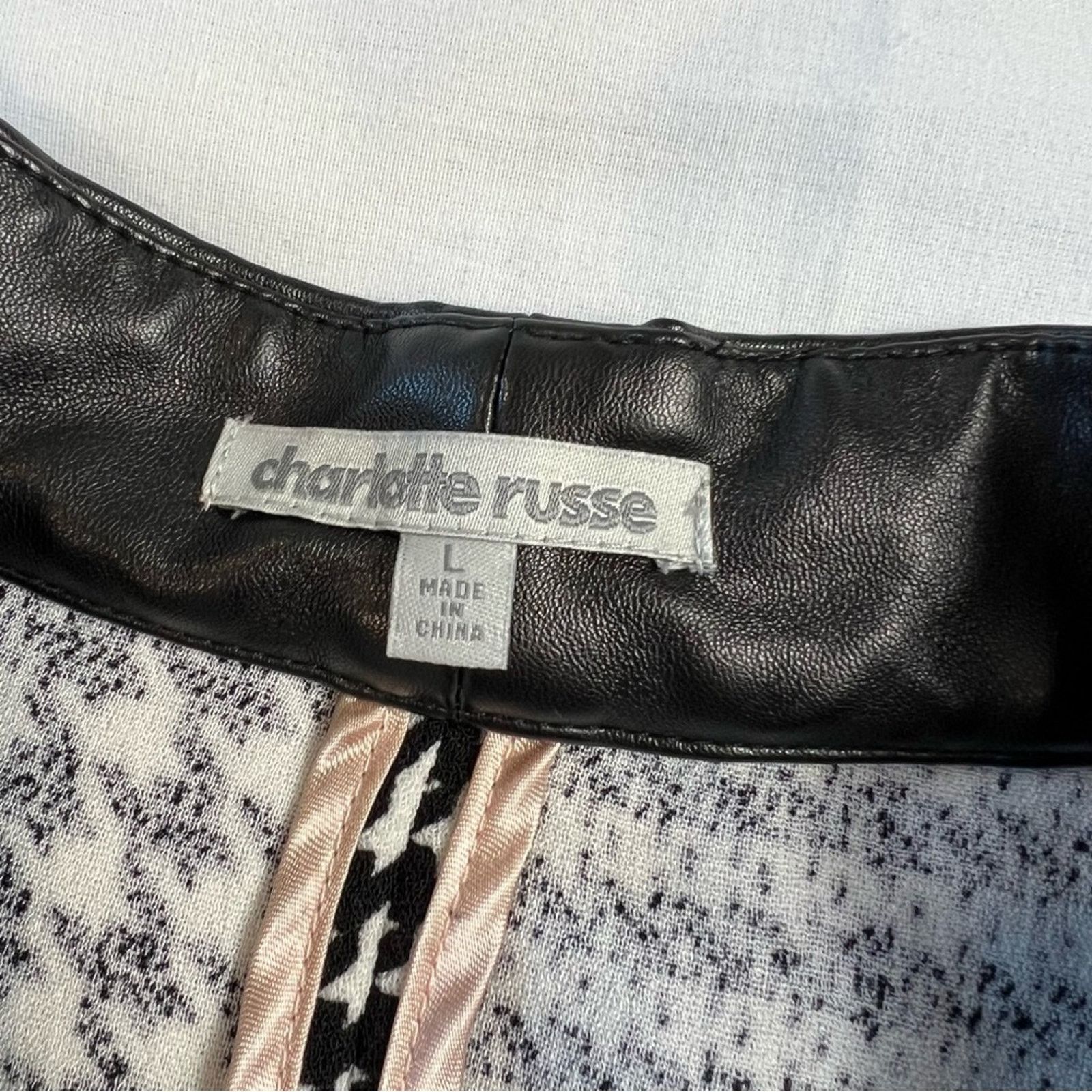 Other Charlotte Russe Large Black Leather Collar Open Cardigan Size L / US 10 / IT 46 - 6 Thumbnail